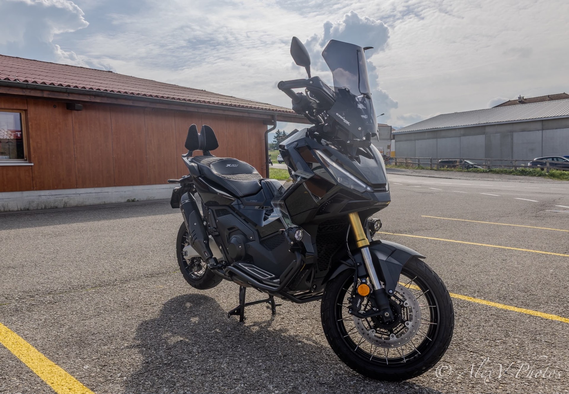 HONDA X-ADV 750-image-9