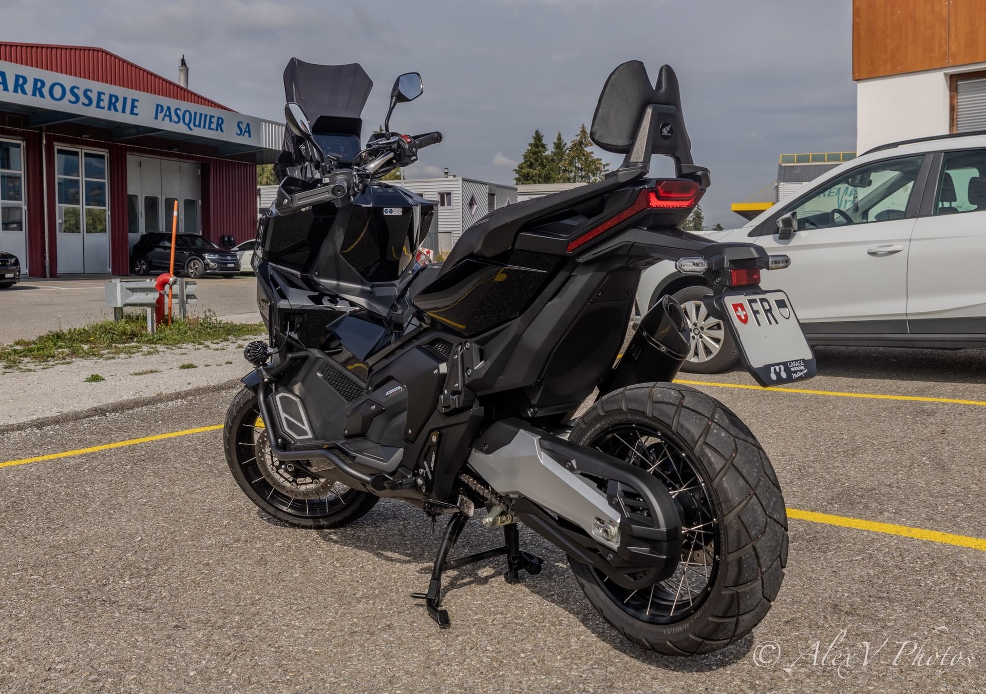 HONDA X-ADV 750-image-8