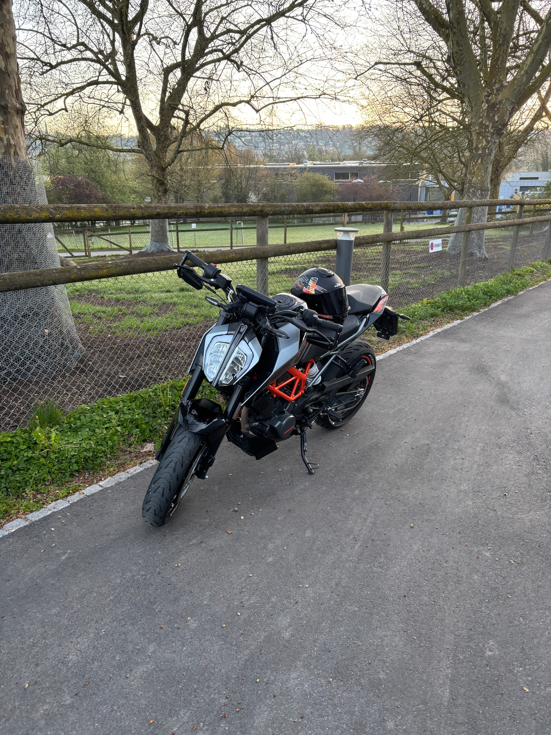 KTM 125 Duke-image-1