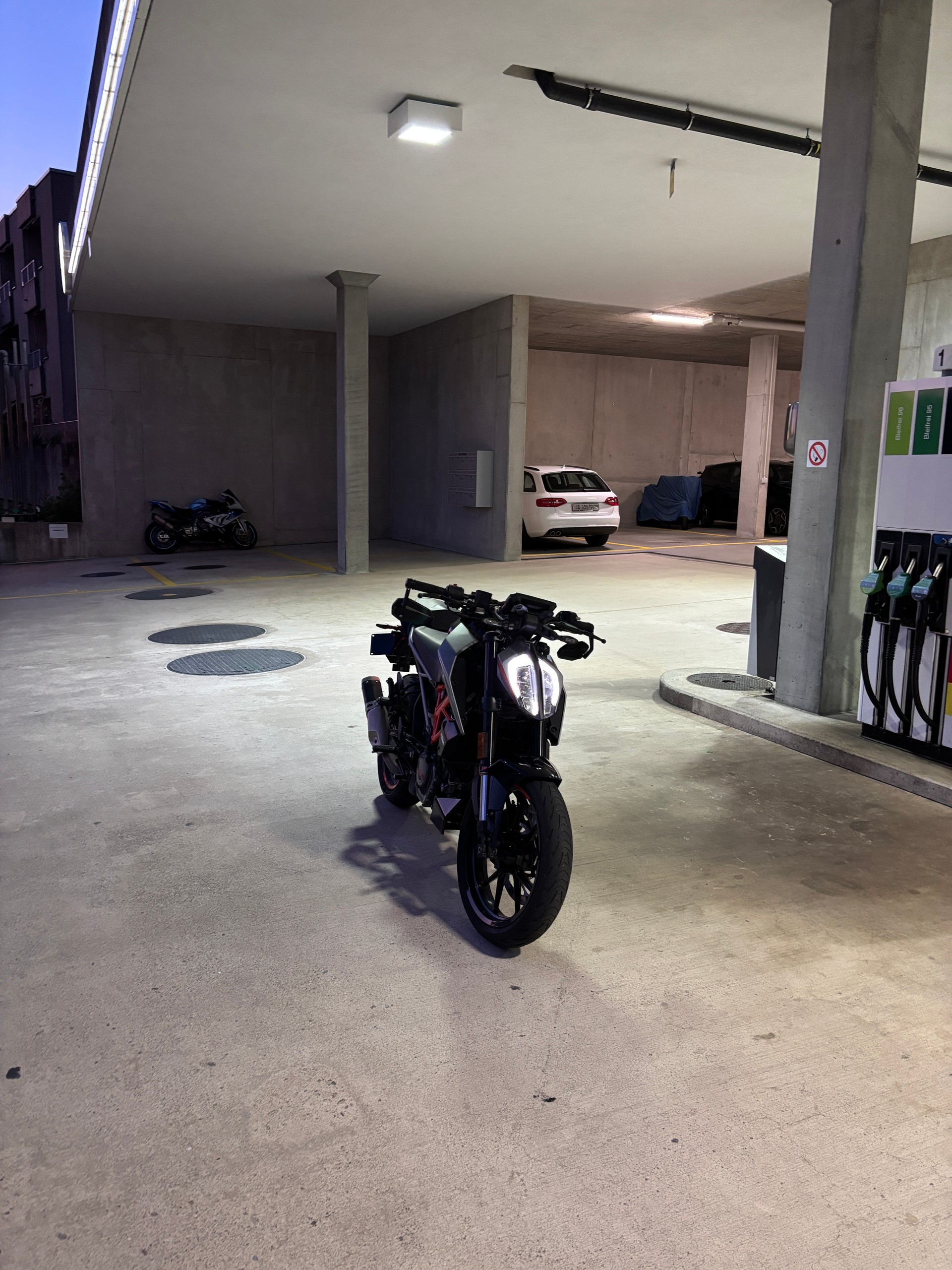 KTM 125 Duke-image-2