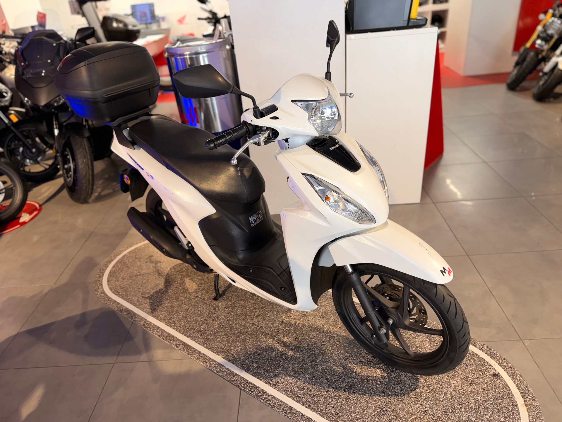 HONDA NSC Vision 110-showroom-element-1