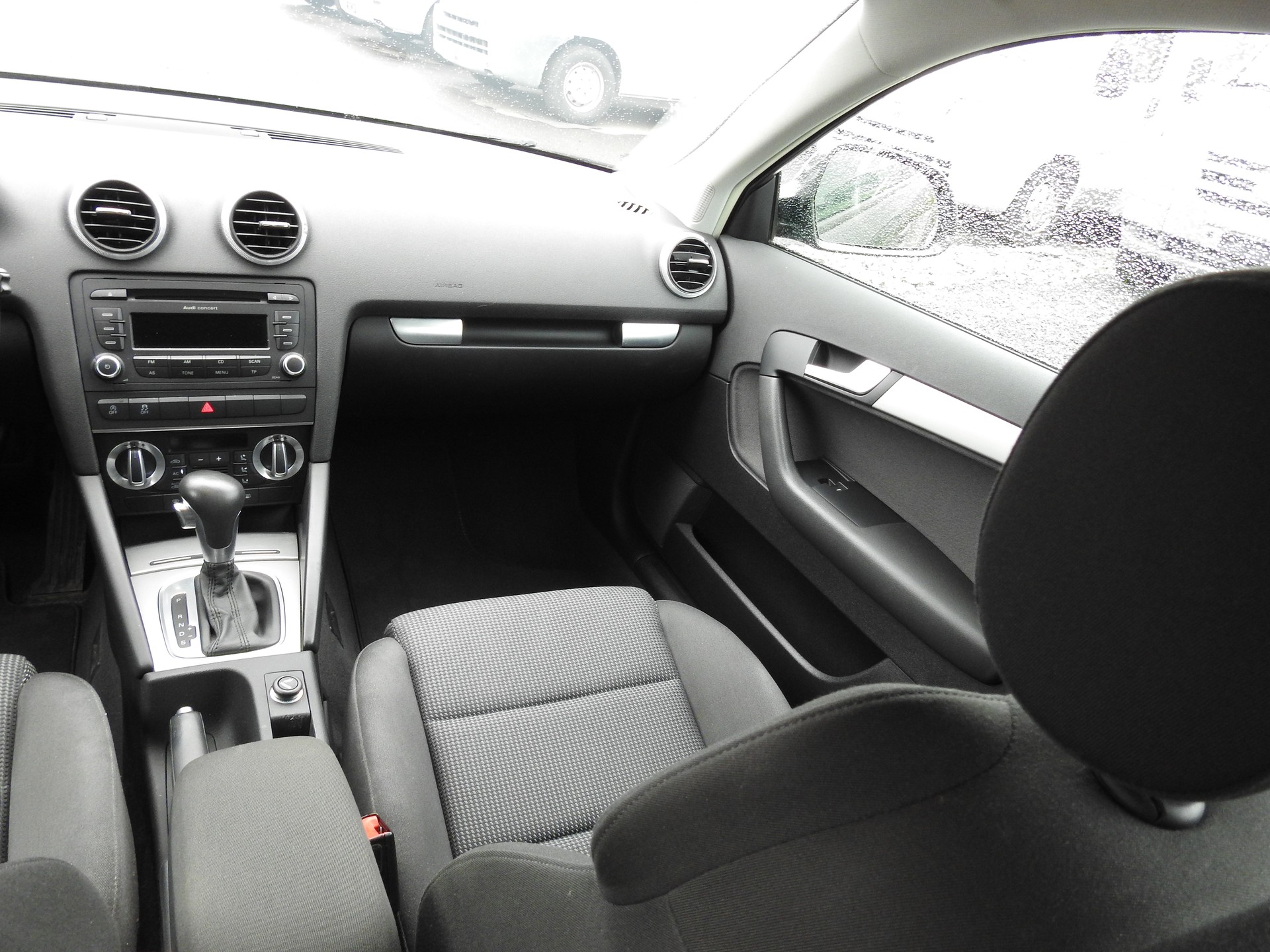 AUDI A3 Sportback 1.6 TDI Ambition S-tronic-image-17