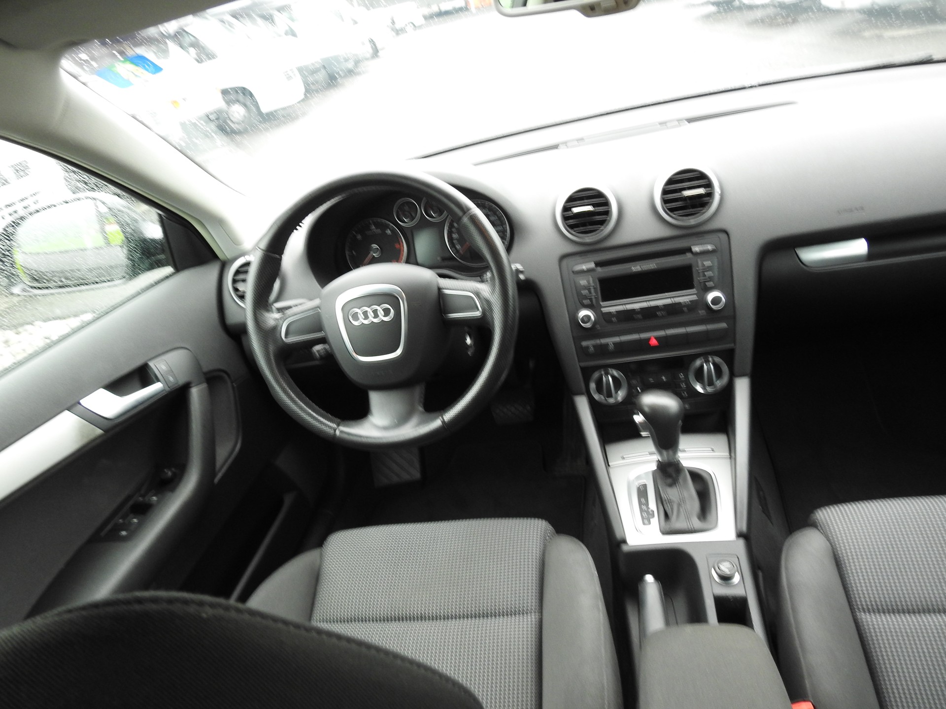 AUDI A3 Sportback 1.6 TDI Ambition S-tronic-image-18