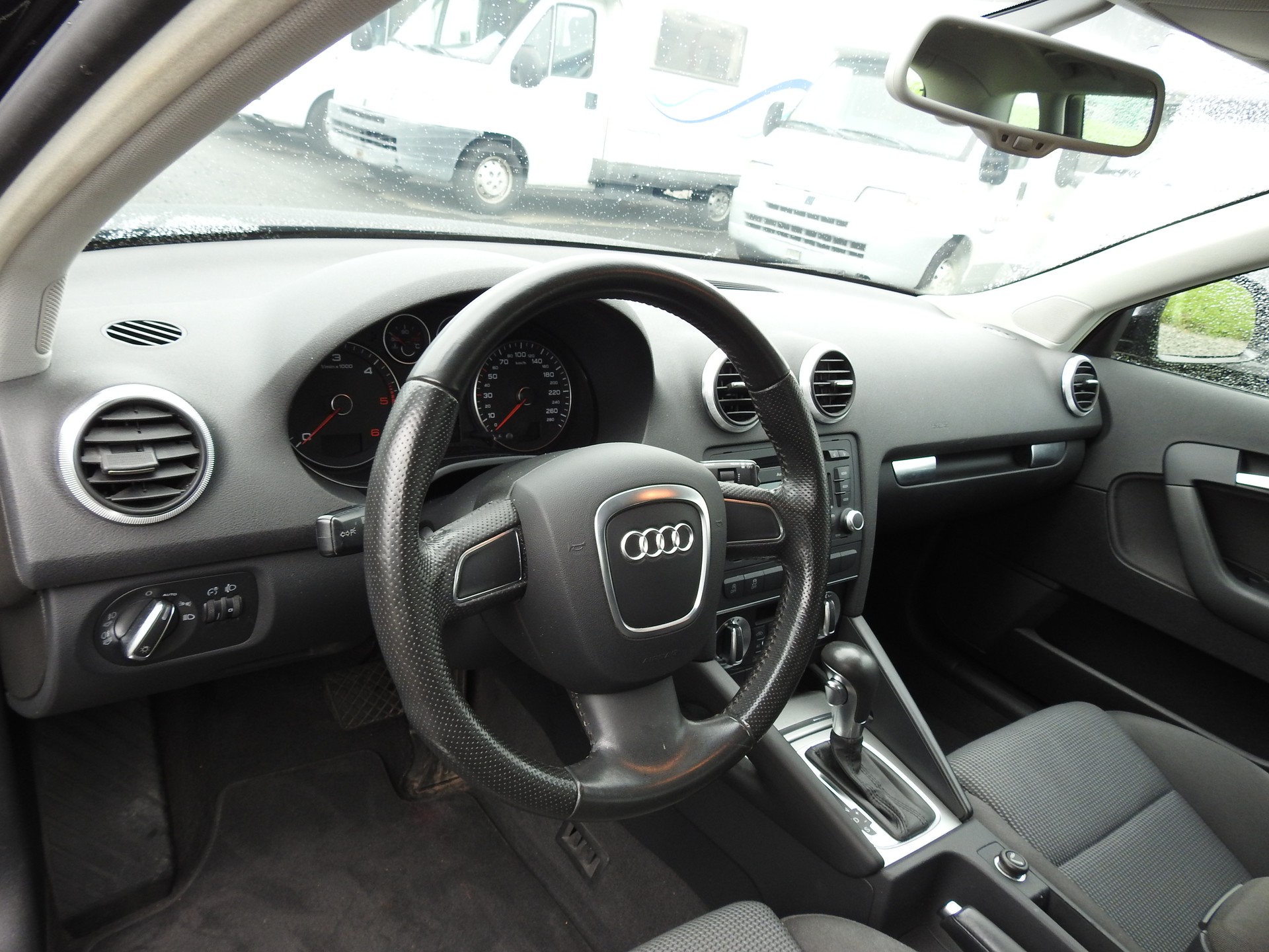 AUDI A3 Sportback 1.6 TDI Ambition S-tronic-image-11