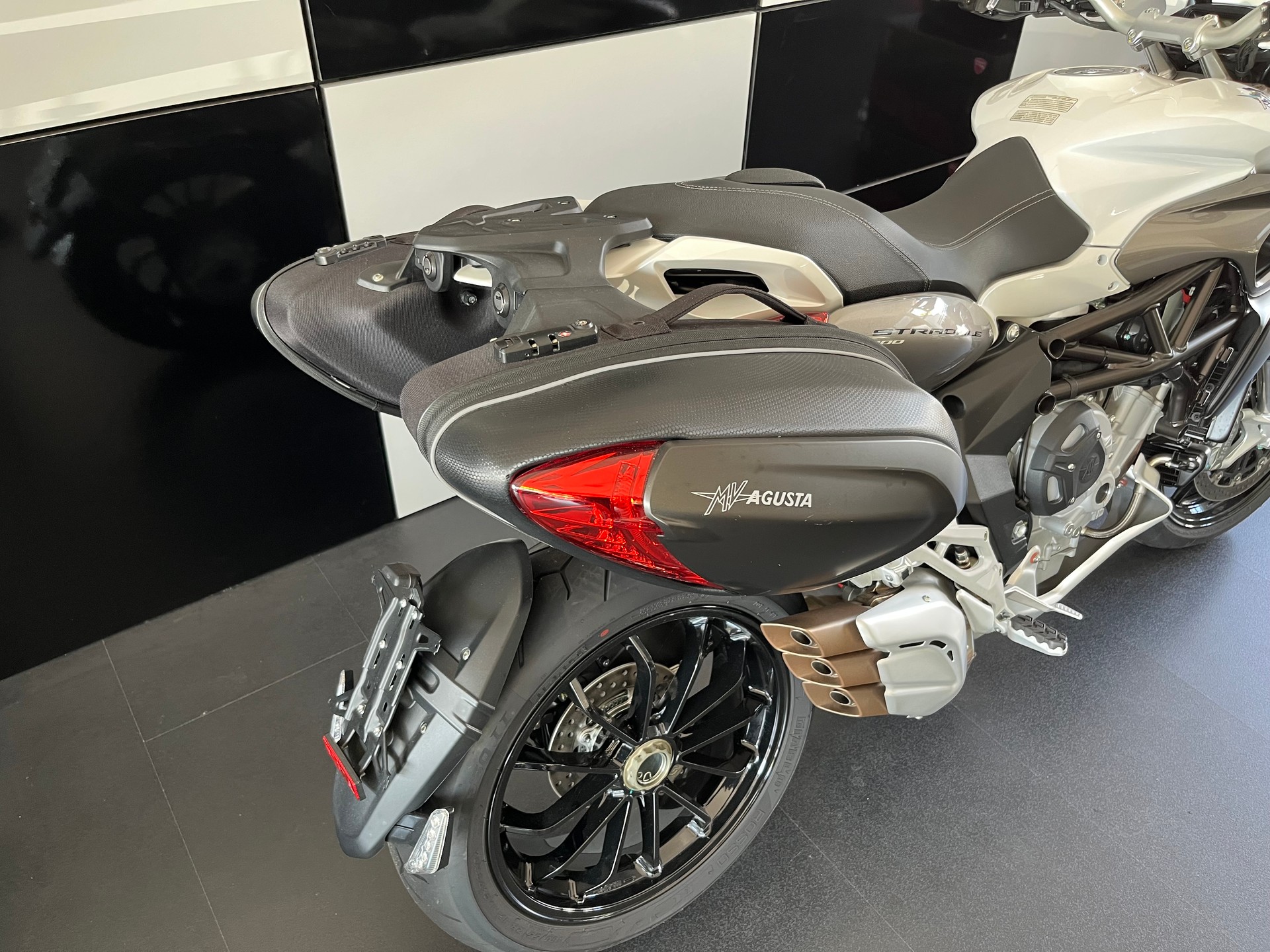 MV AGUSTA Stradale 800 EAS ABS-image-5