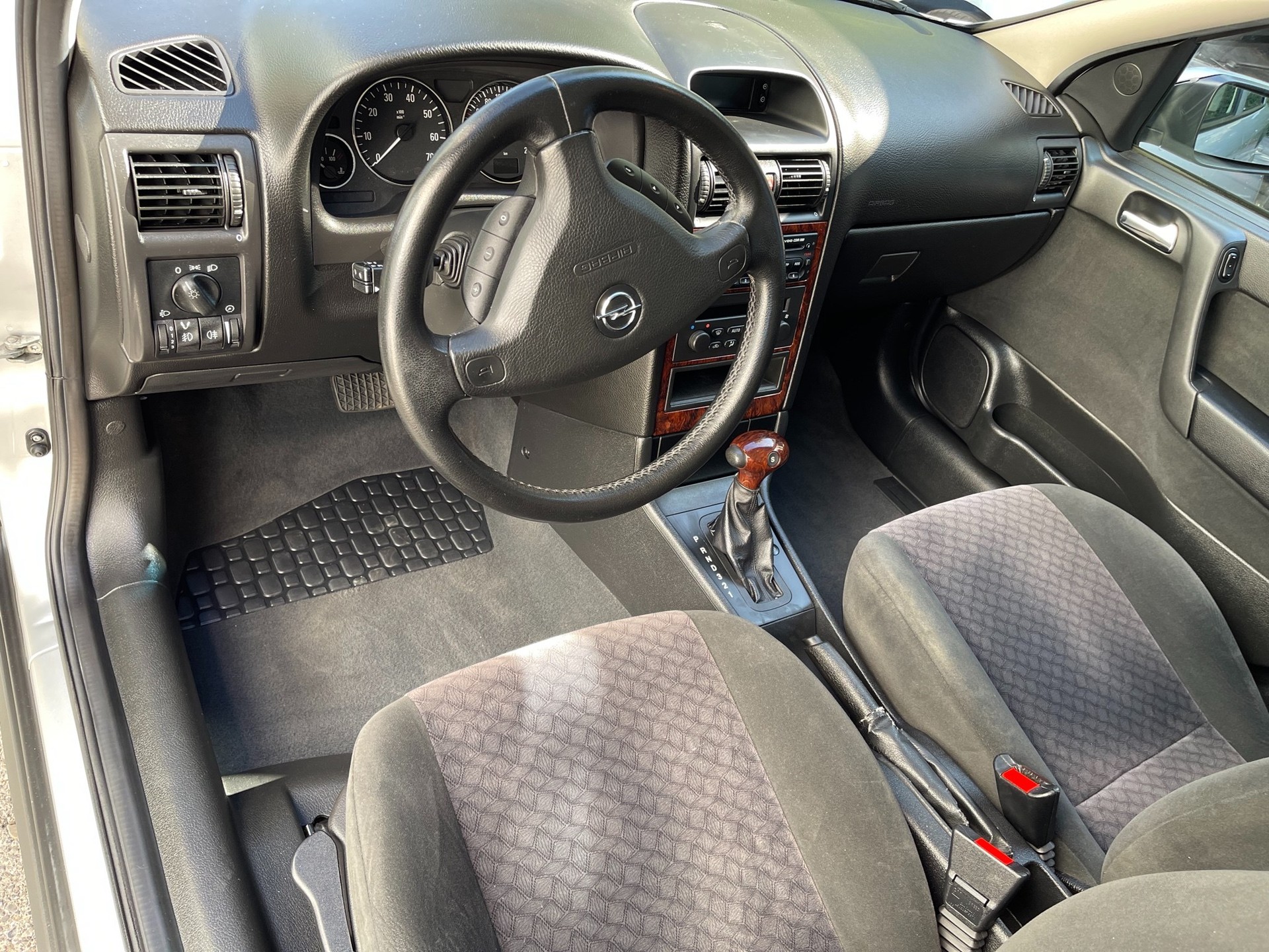 OPEL Astra 2.2i 16V Elegance-image-6
