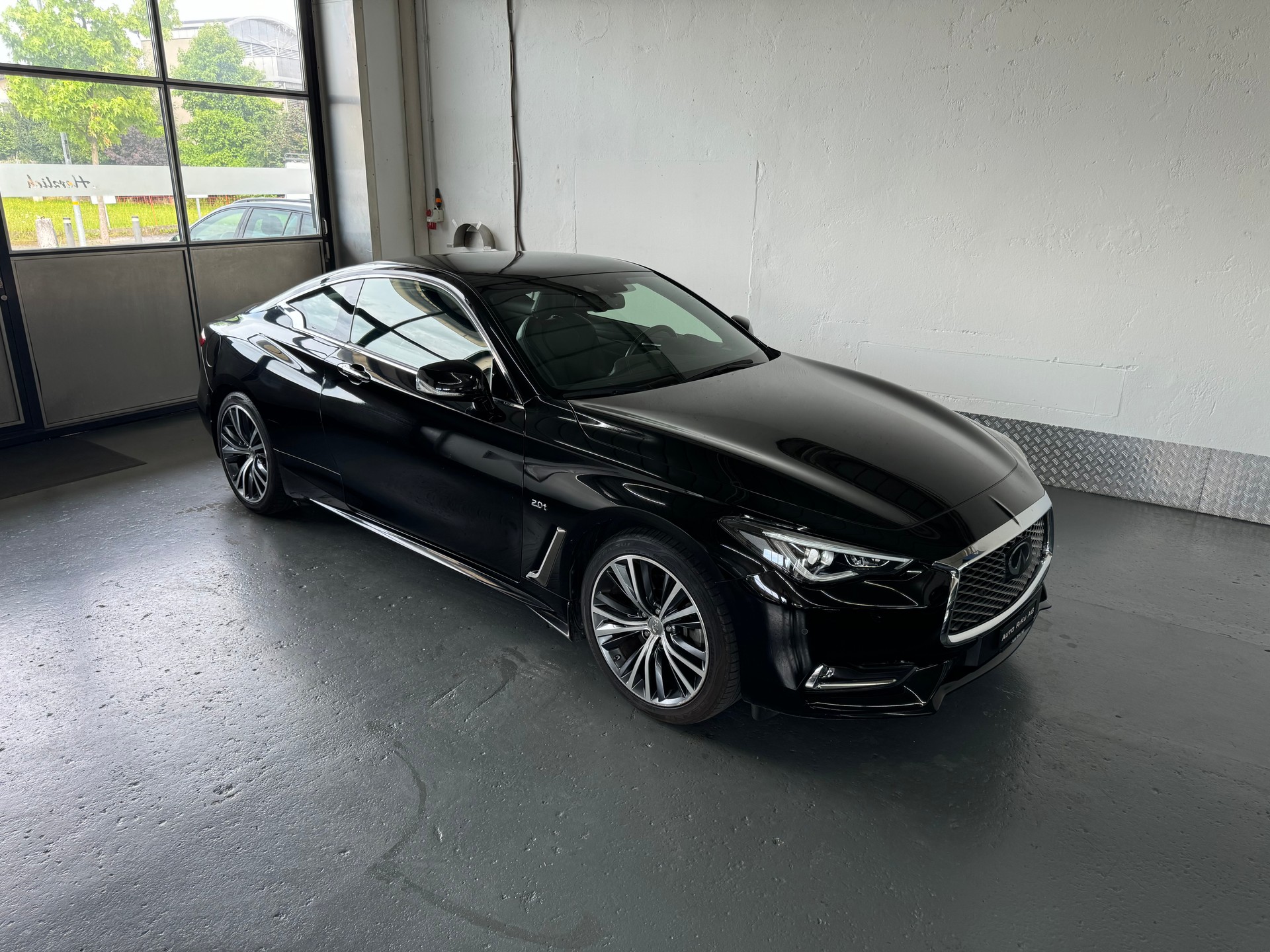 INFINITI Q60 2.0t Coupé Premium Tech Automatic