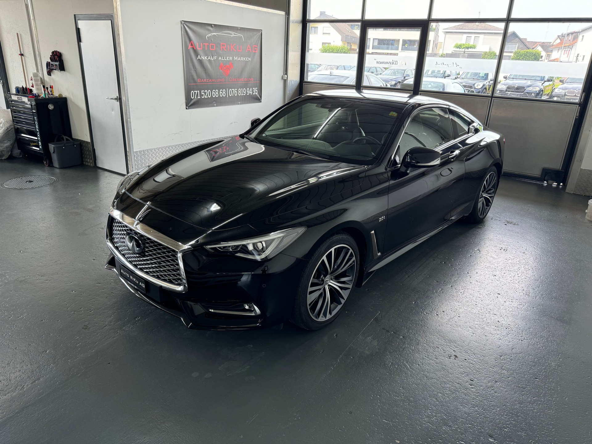 INFINITI Q60 2.0t Coupé Premium Tech Automatic-showroom-element-3