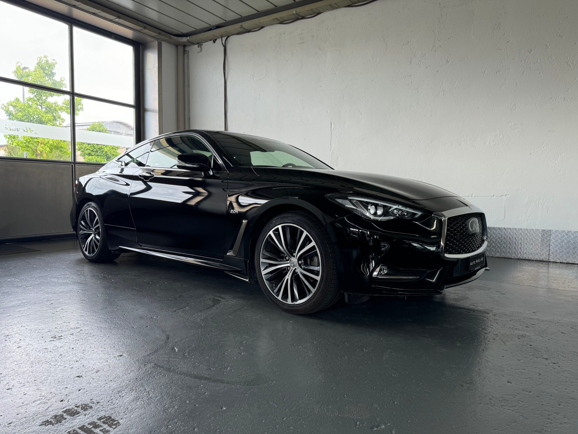 INFINITI Q60 2.0t Coupé Premium Tech Automatic-showroom-element-1