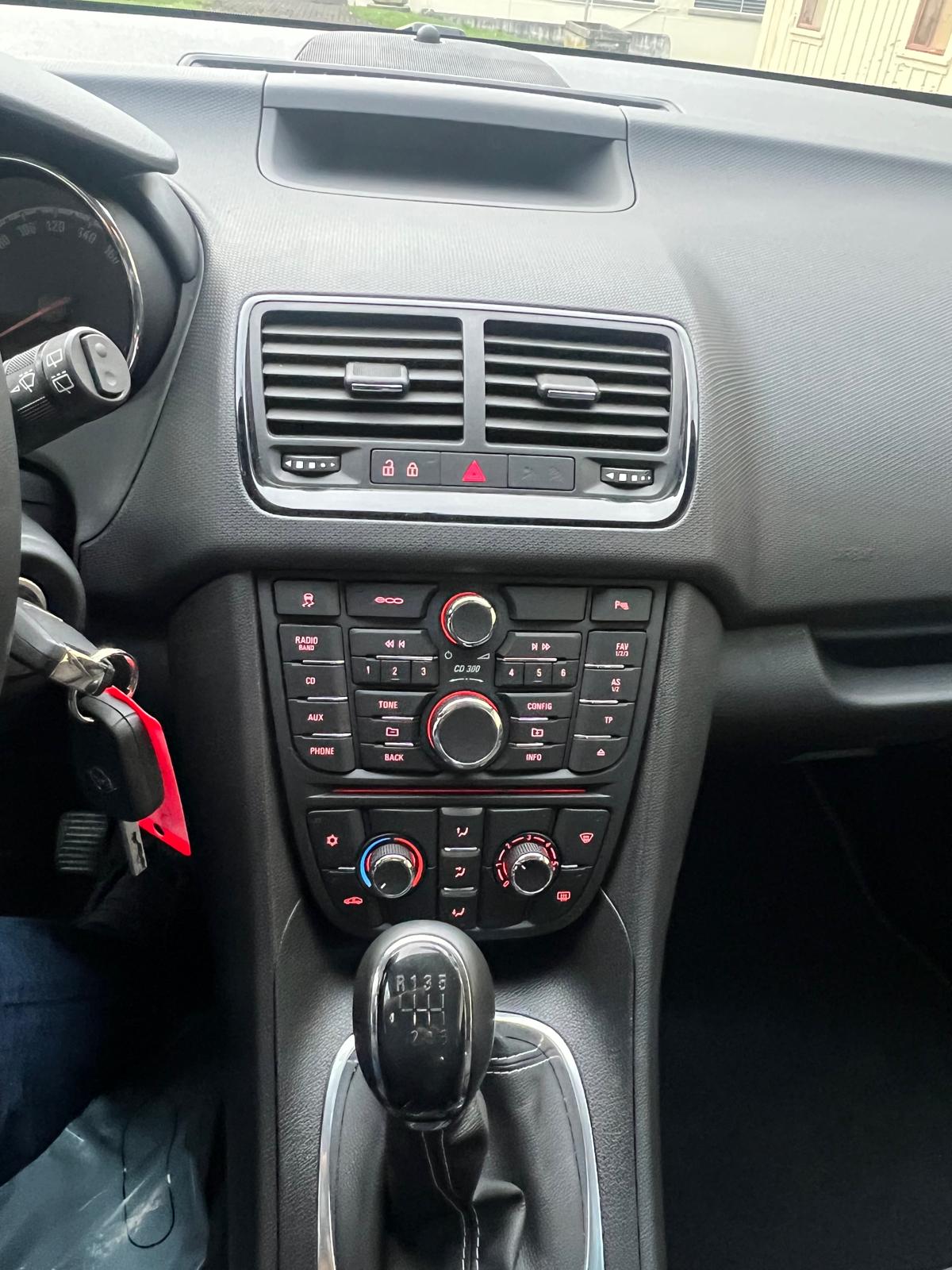 OPEL Meriva 1.4 Turbo Active Edition-image-11