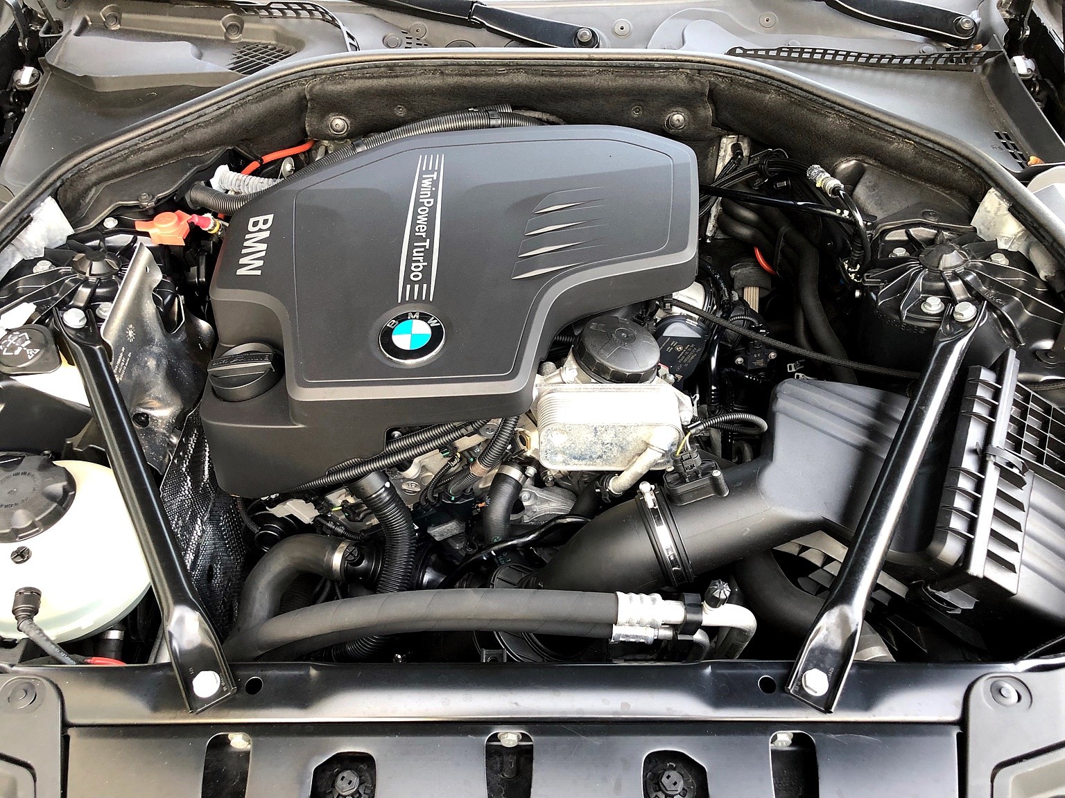 BMW 528i Touring Steptronic SAG-image-6