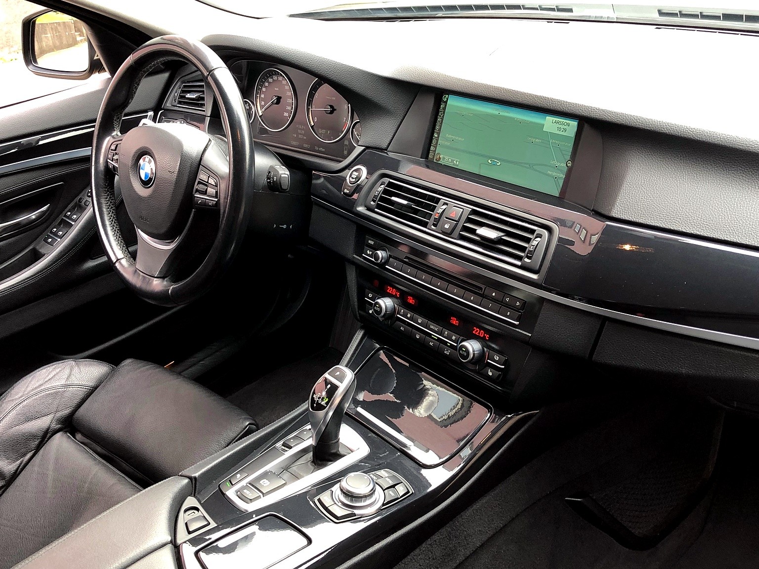 BMW 528i Touring Steptronic SAG-image-4