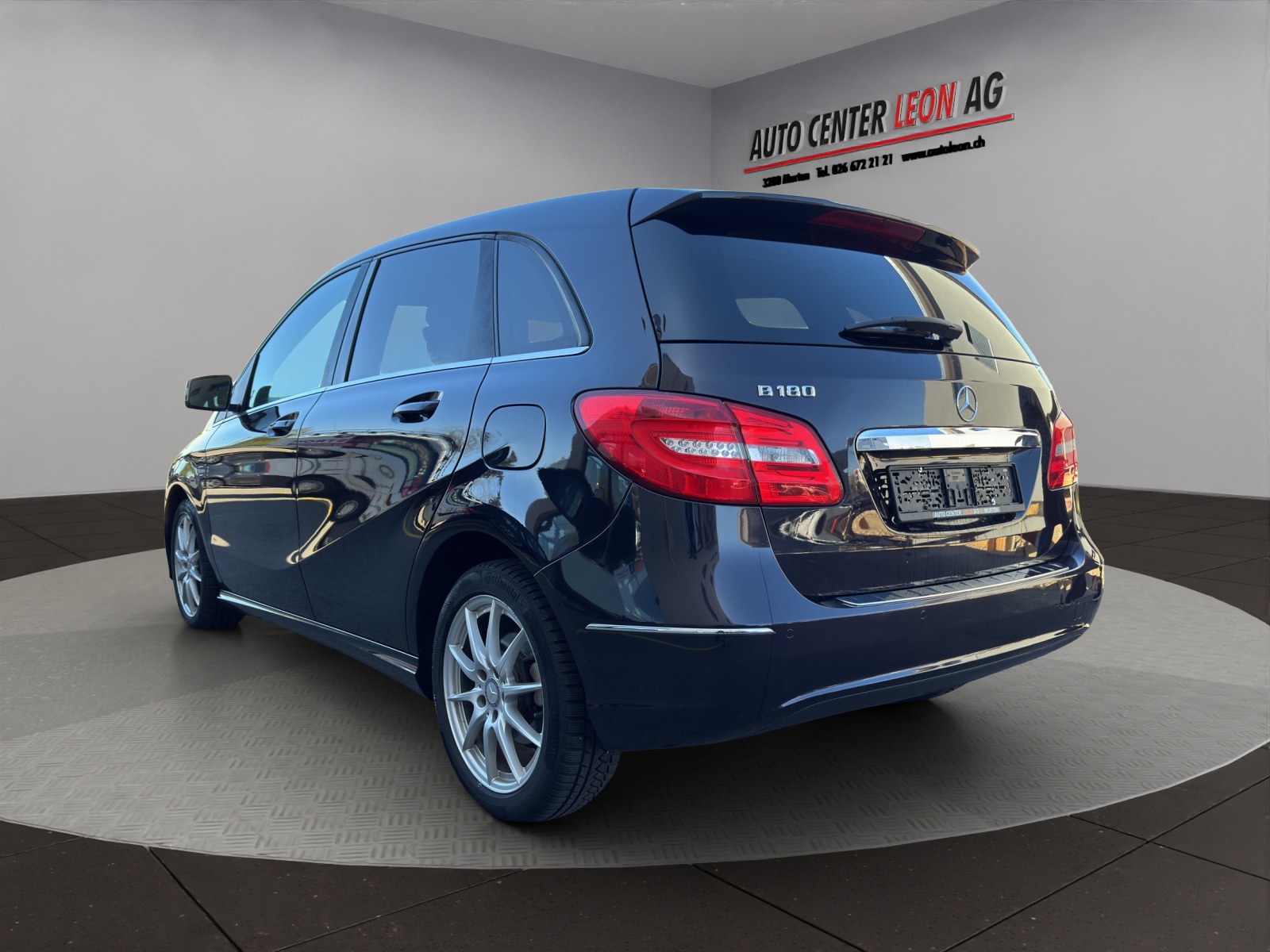 MERCEDES-BENZ B 180 7G-DCT-showroom-element-3