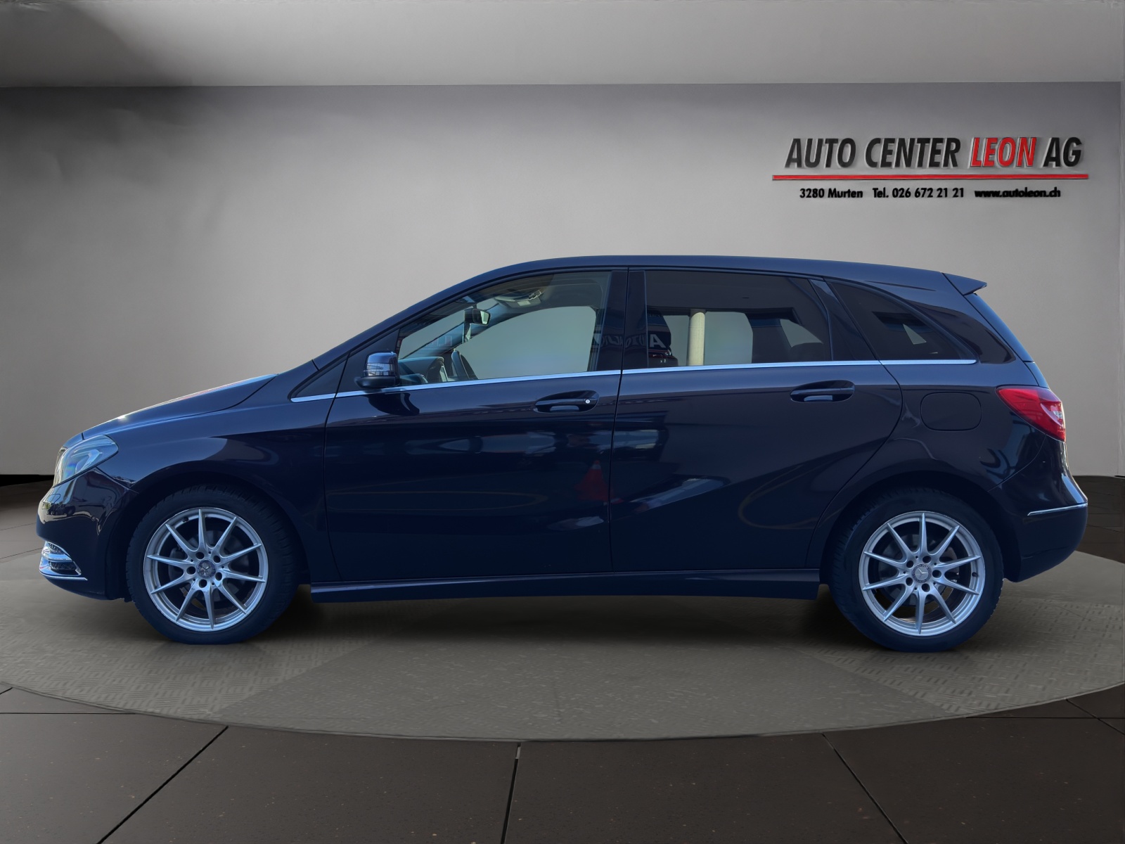 MERCEDES-BENZ B 180 7G-DCT-showroom-element-2