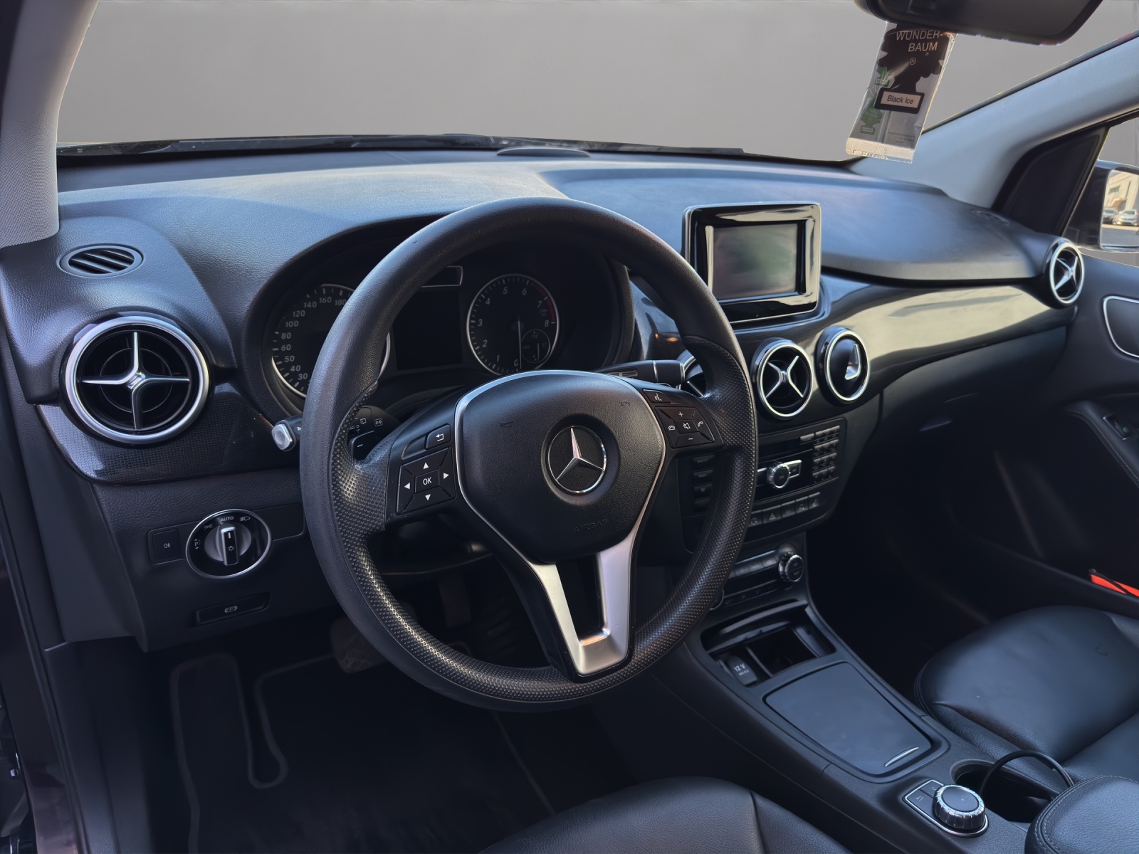 MERCEDES-BENZ B 180 7G-DCT-image-9