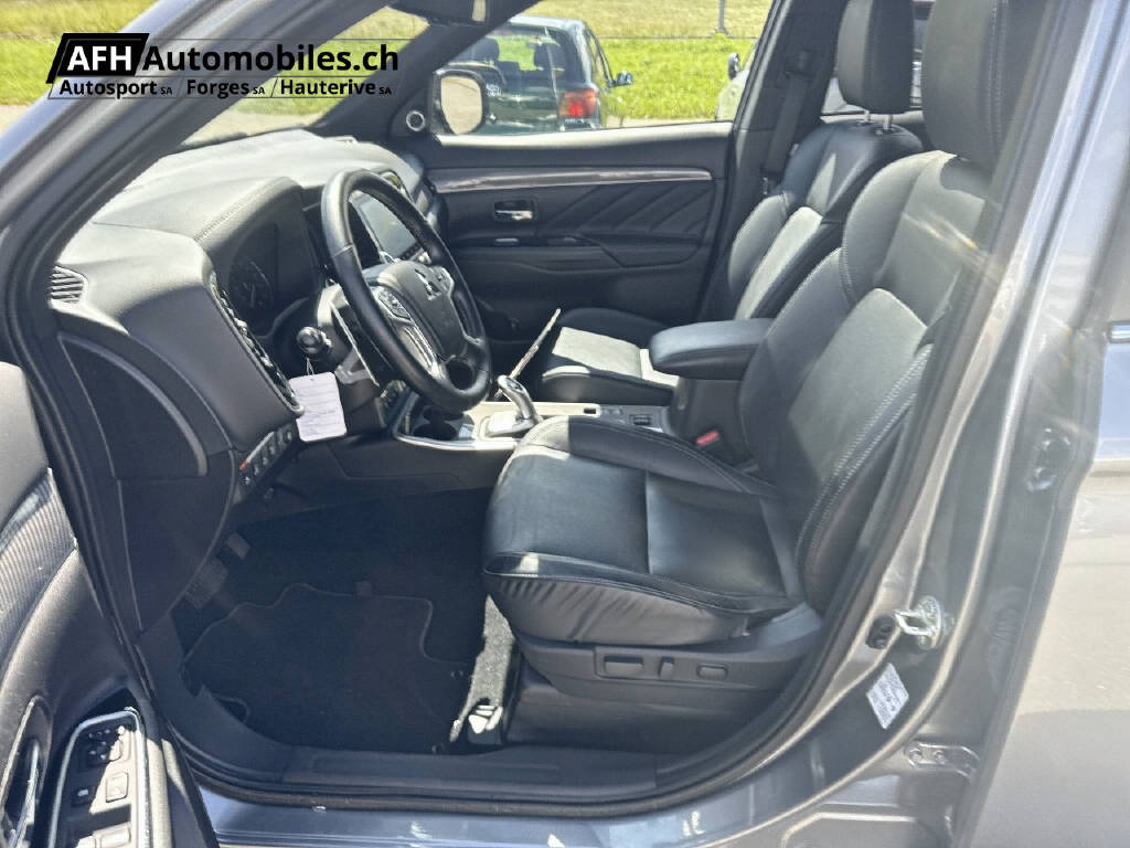 MITSUBISHI Outlander 2.4 PHEV Diamond-image-13