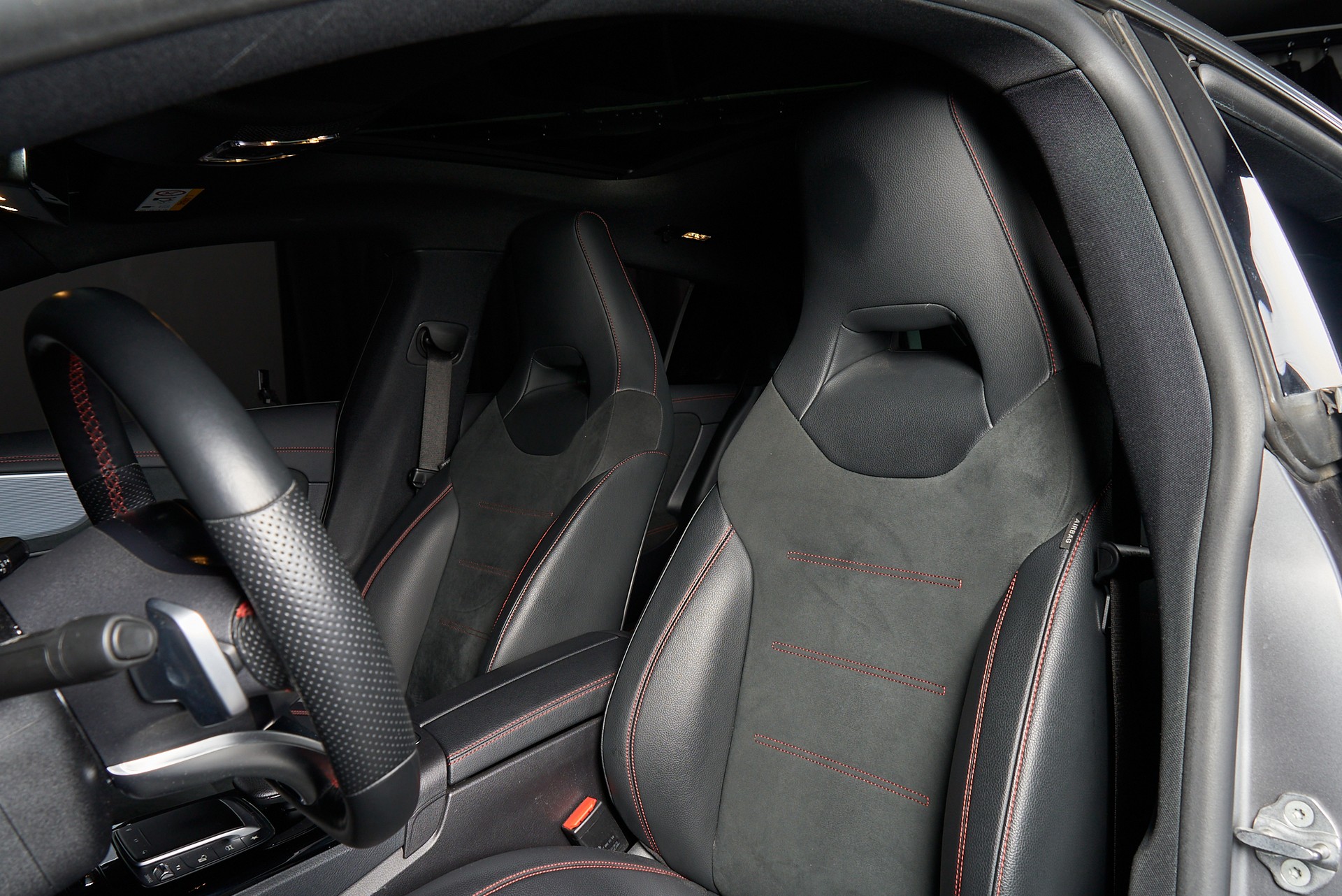 MERCEDES-BENZ CLA Shooting Brake 200 d 4Matic AMG Line-image-12