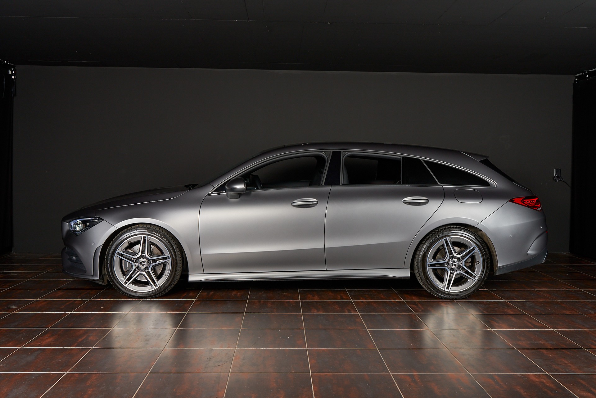 MERCEDES-BENZ CLA Shooting Brake 200 d 4Matic AMG Line-image-4