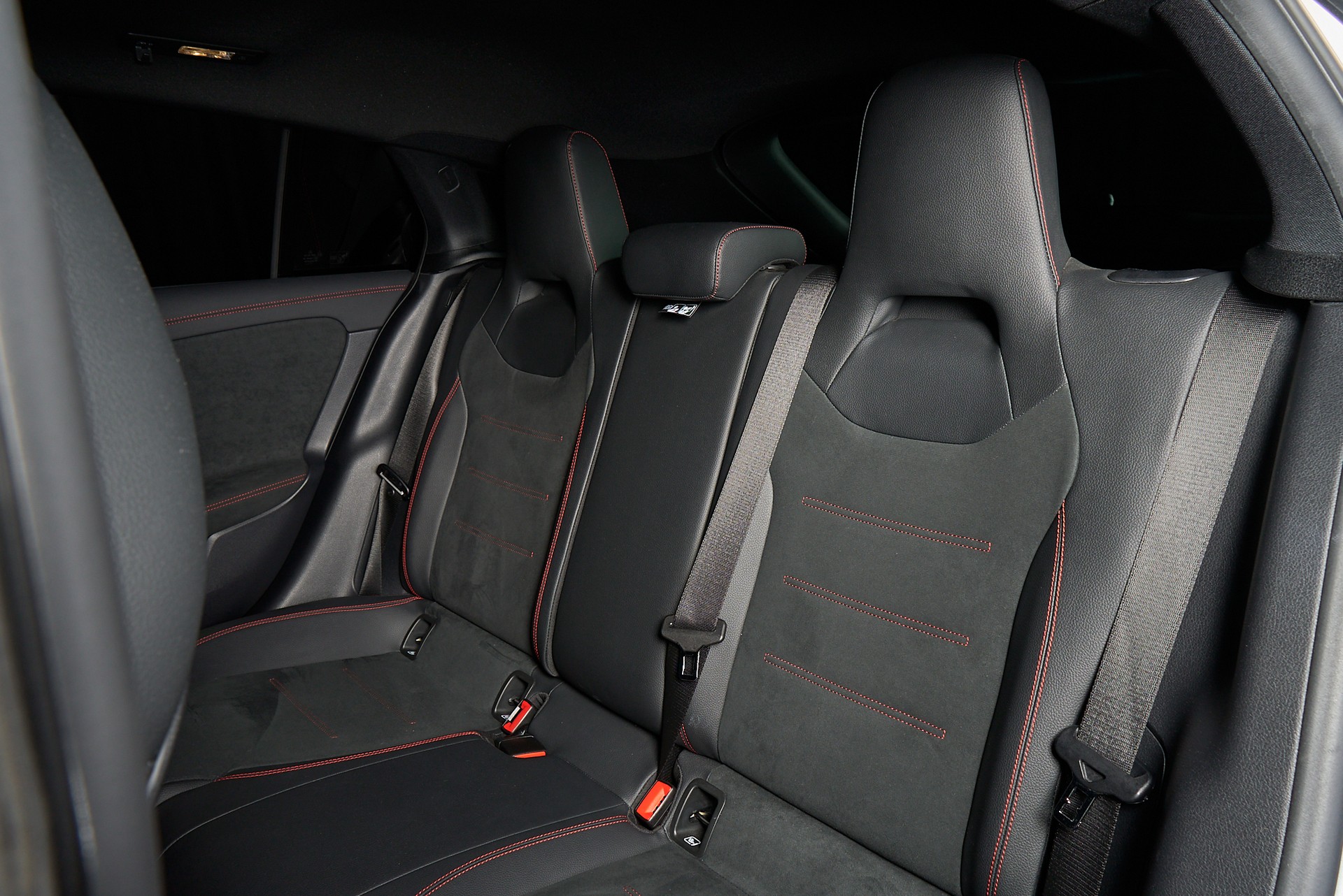 MERCEDES-BENZ CLA Shooting Brake 200 d 4Matic AMG Line-image-13