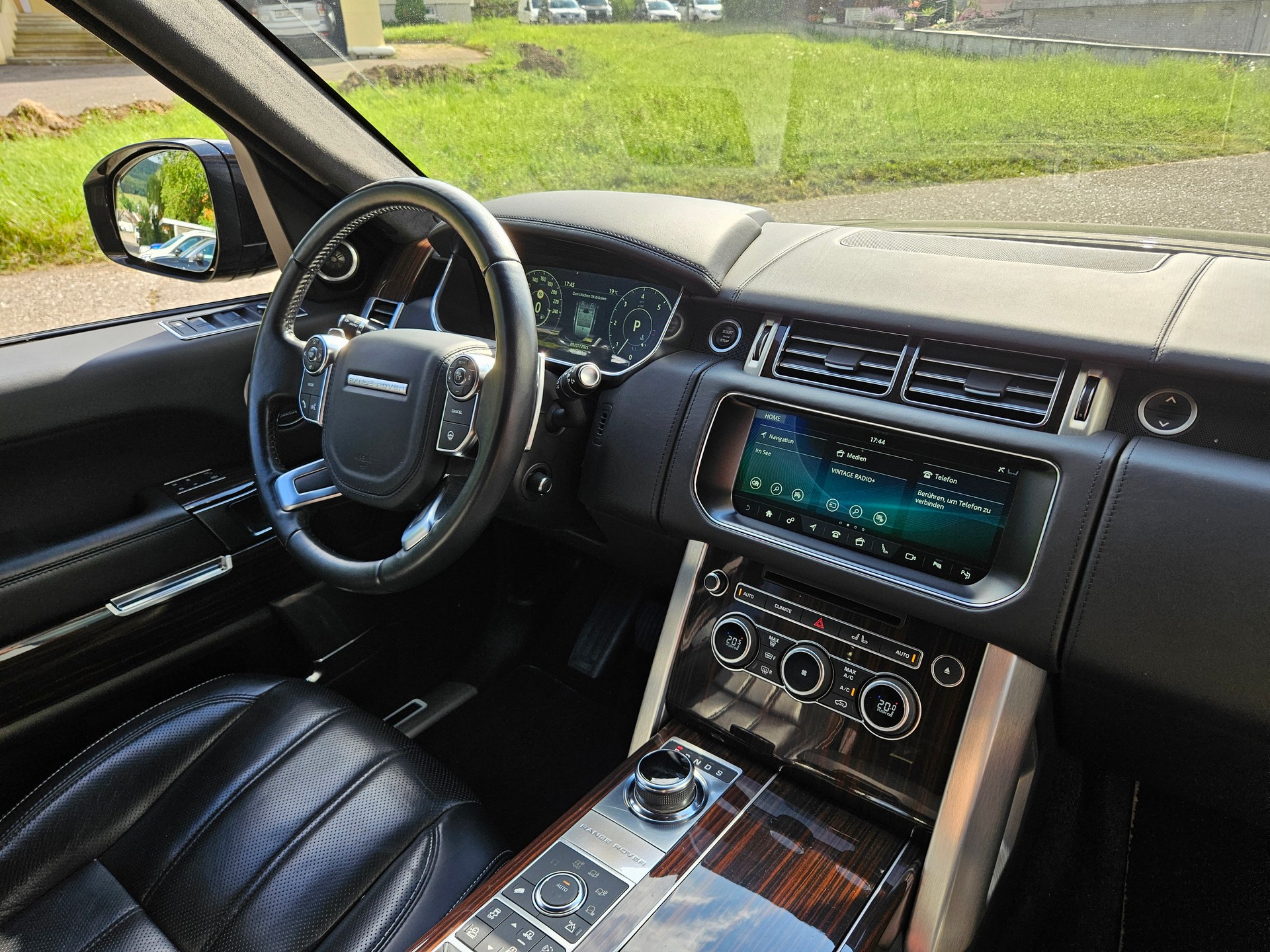 LAND ROVER Range Rover 4.4 SDV8 Autobiography Automatic-image-12