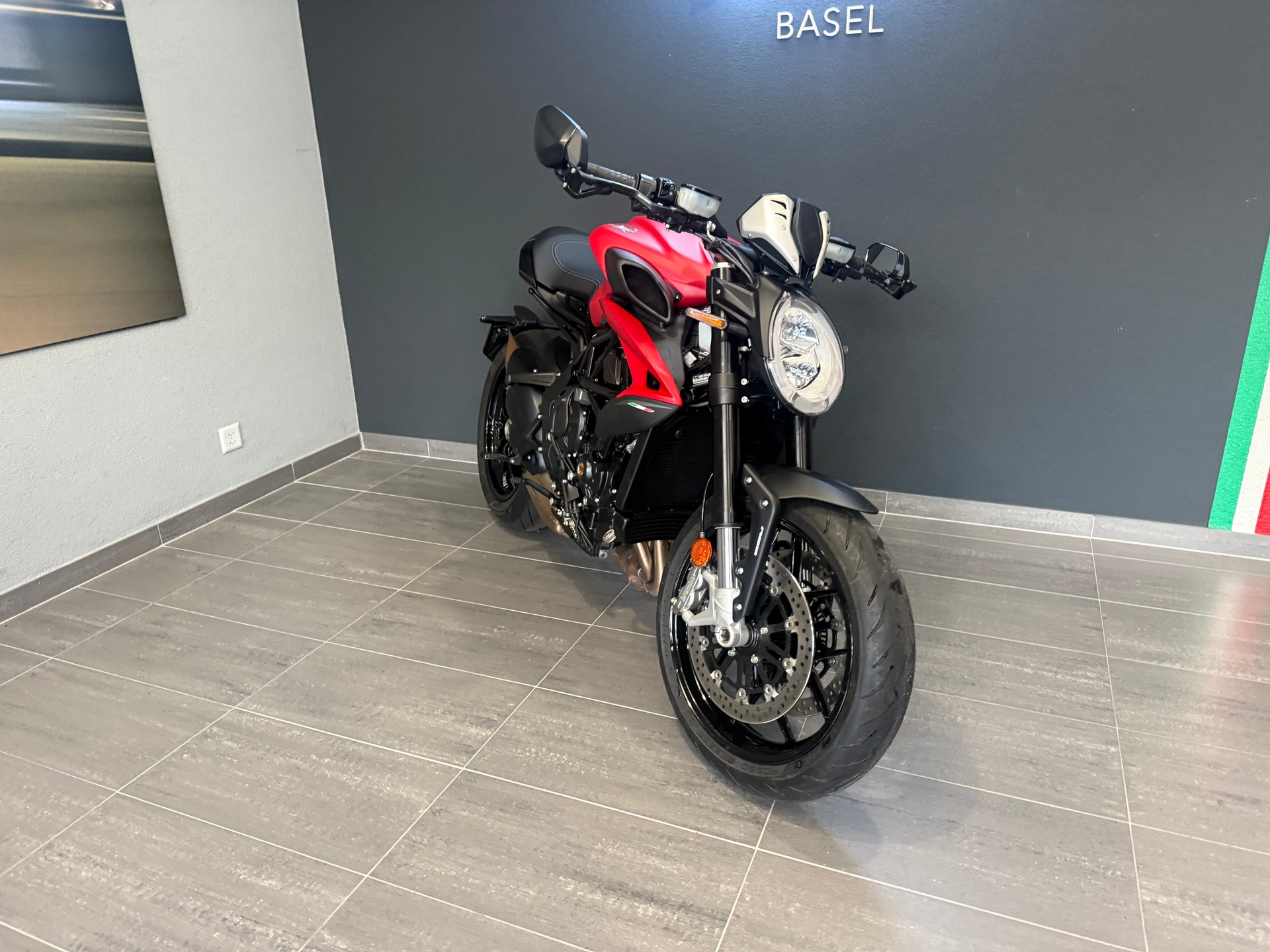MV AGUSTA Dragster 800 Rosso-image-2