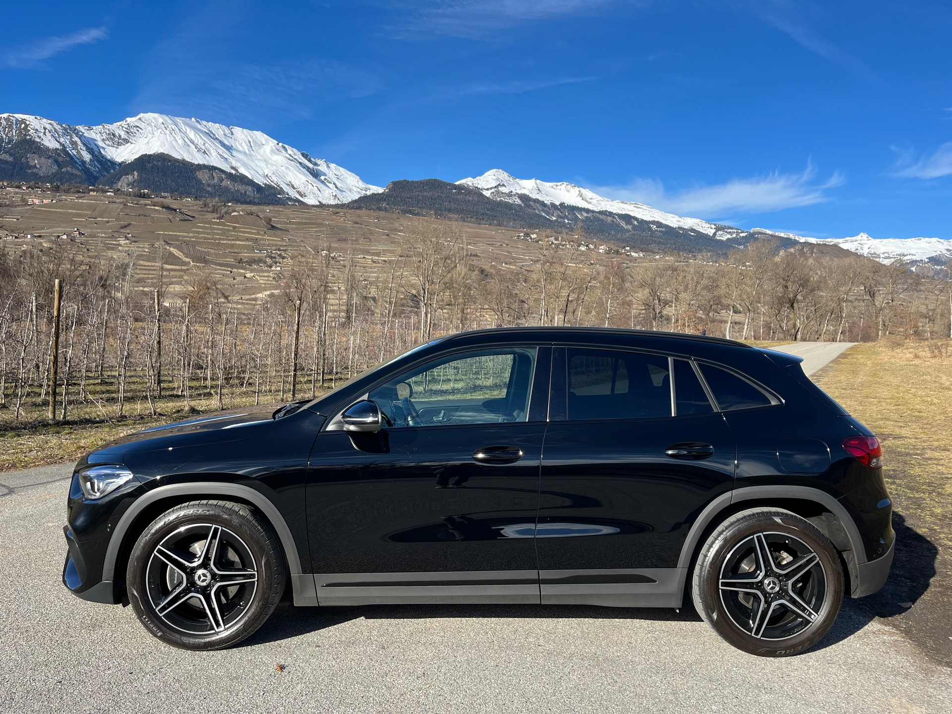 MERCEDES-BENZ GLA 200 AMG Line 7G-DCT-showroom-element-3
