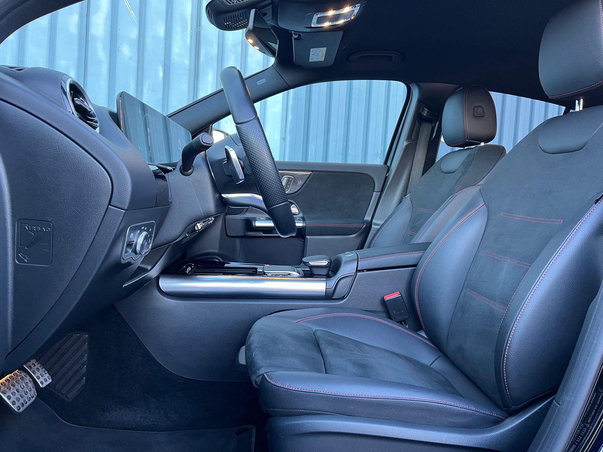 MERCEDES-BENZ GLA 200 AMG Line 7G-DCT-image-13