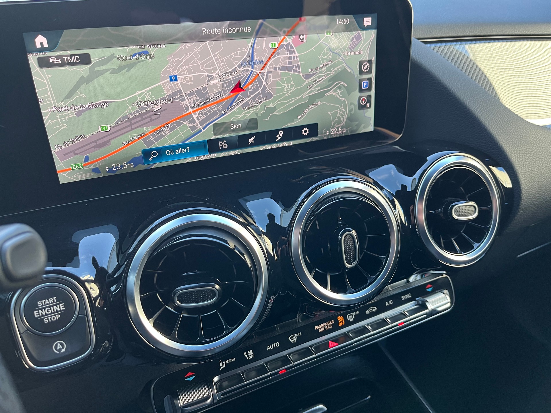 MERCEDES-BENZ GLA 200 AMG Line 7G-DCT-image-16