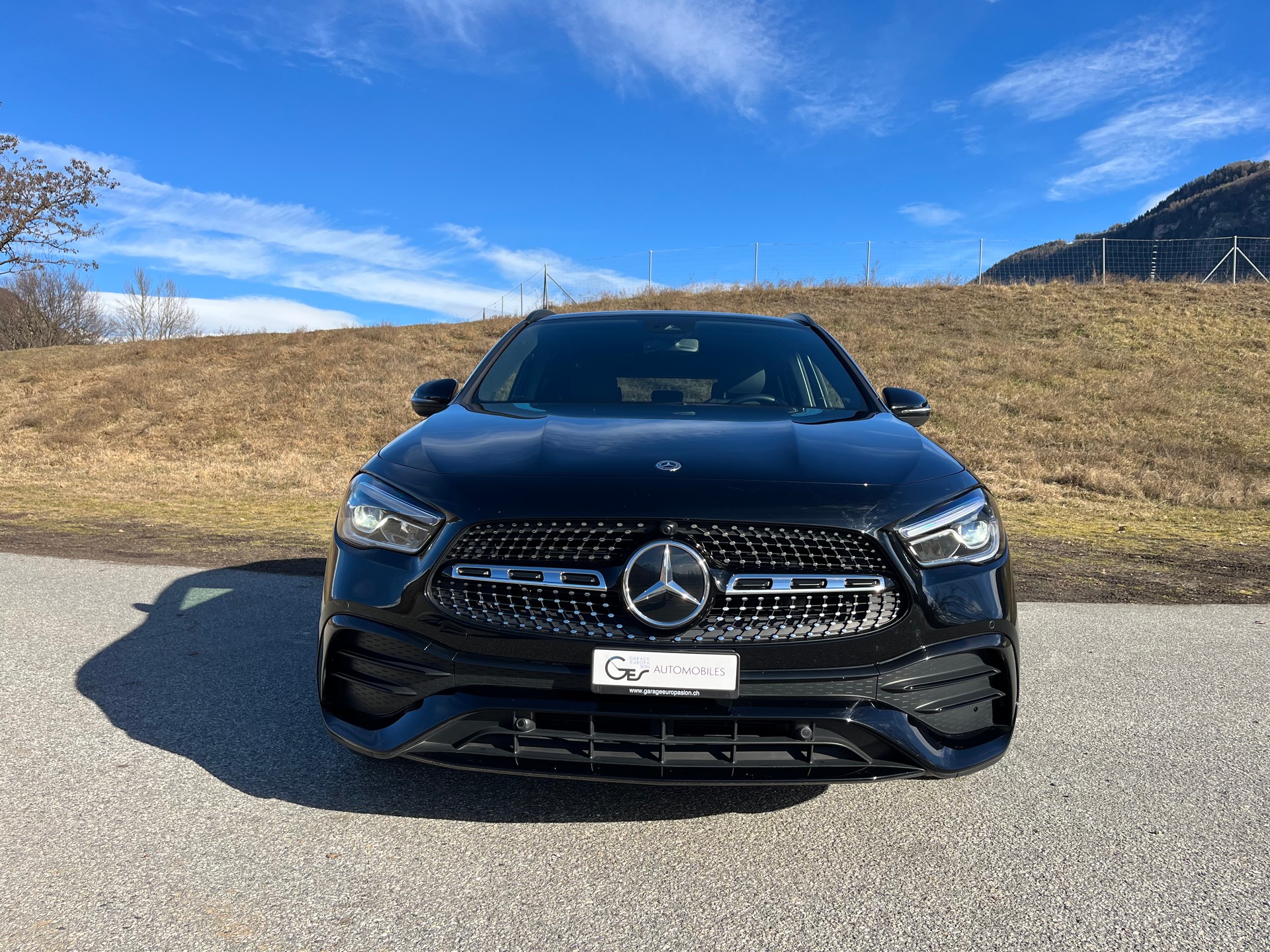 MERCEDES-BENZ GLA 200 AMG Line 7G-DCT-showroom-element-1