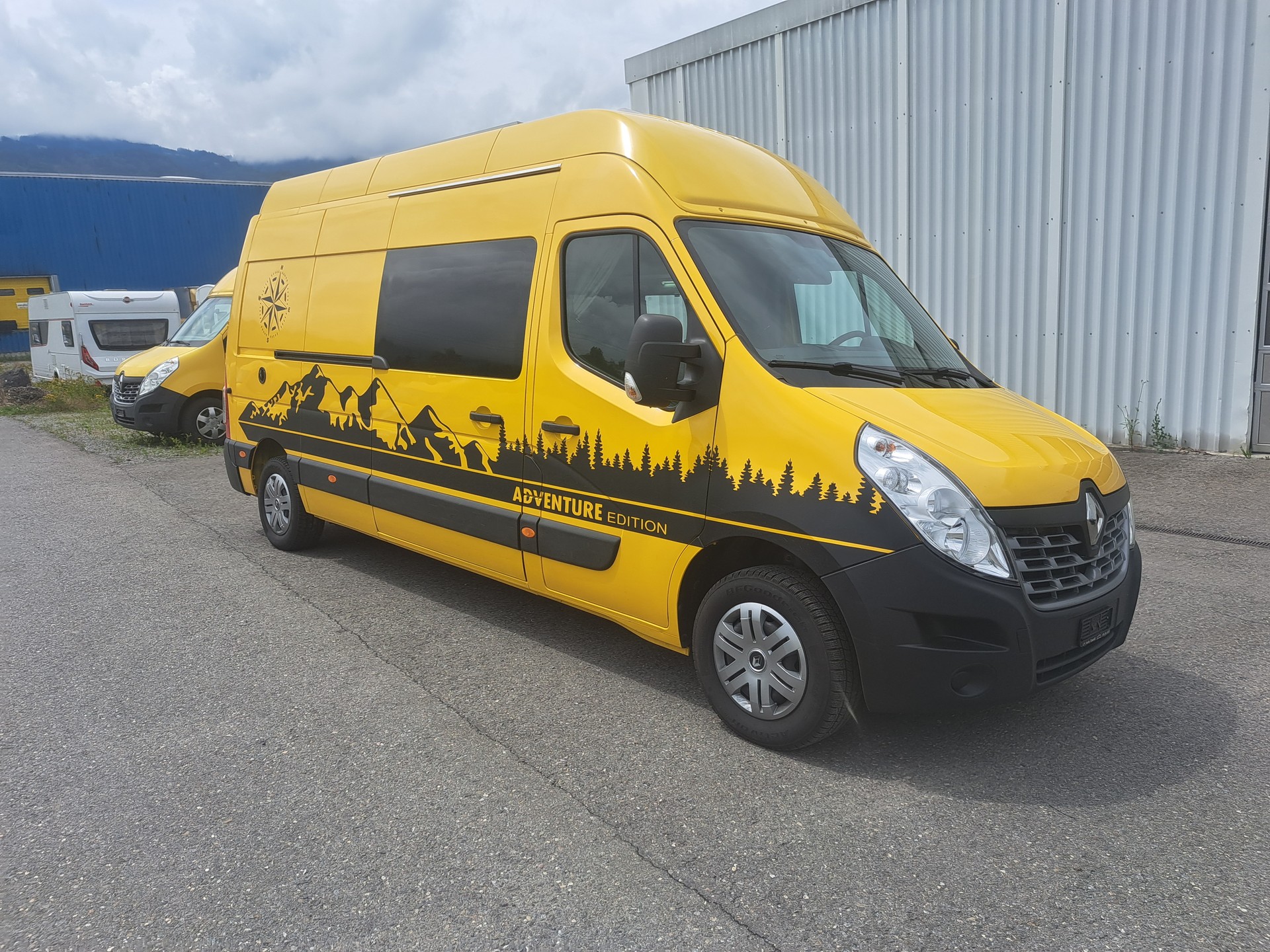 RENAULT Wohnmobil-showroom-element-1