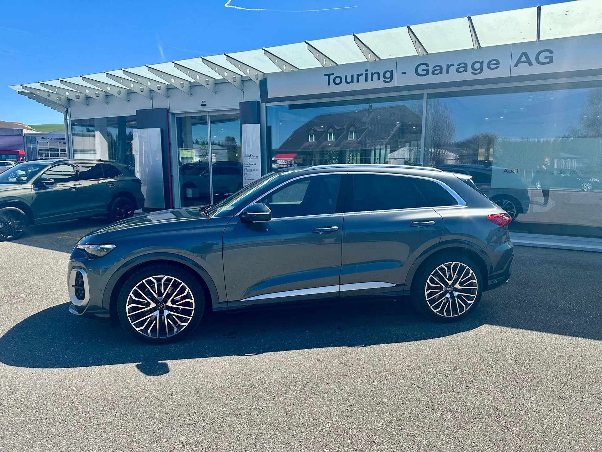 AUDI SQ5 TFSI quattro S-tronic-showroom-element-1