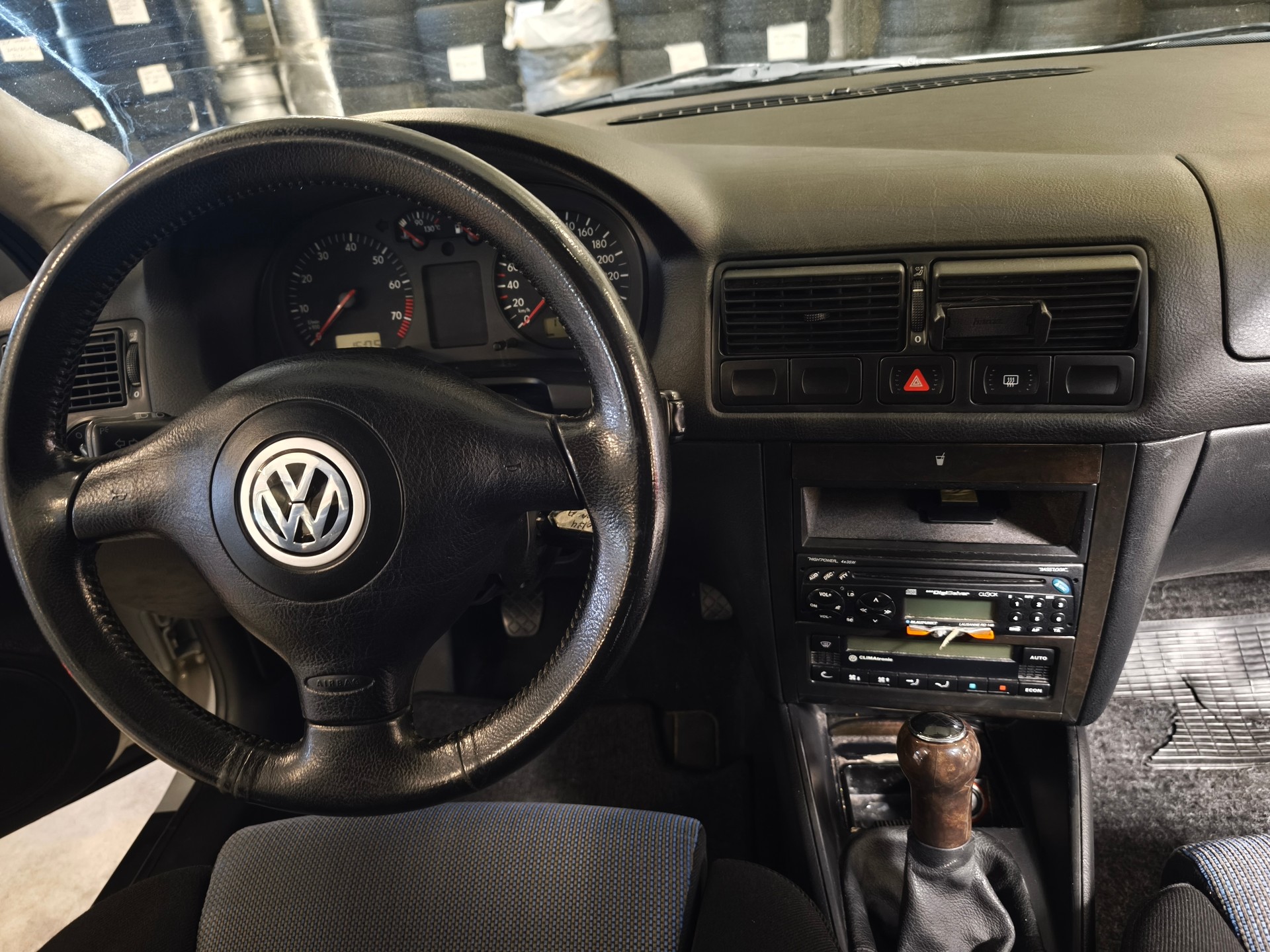 VW Golf 1.8 GTI-image-8