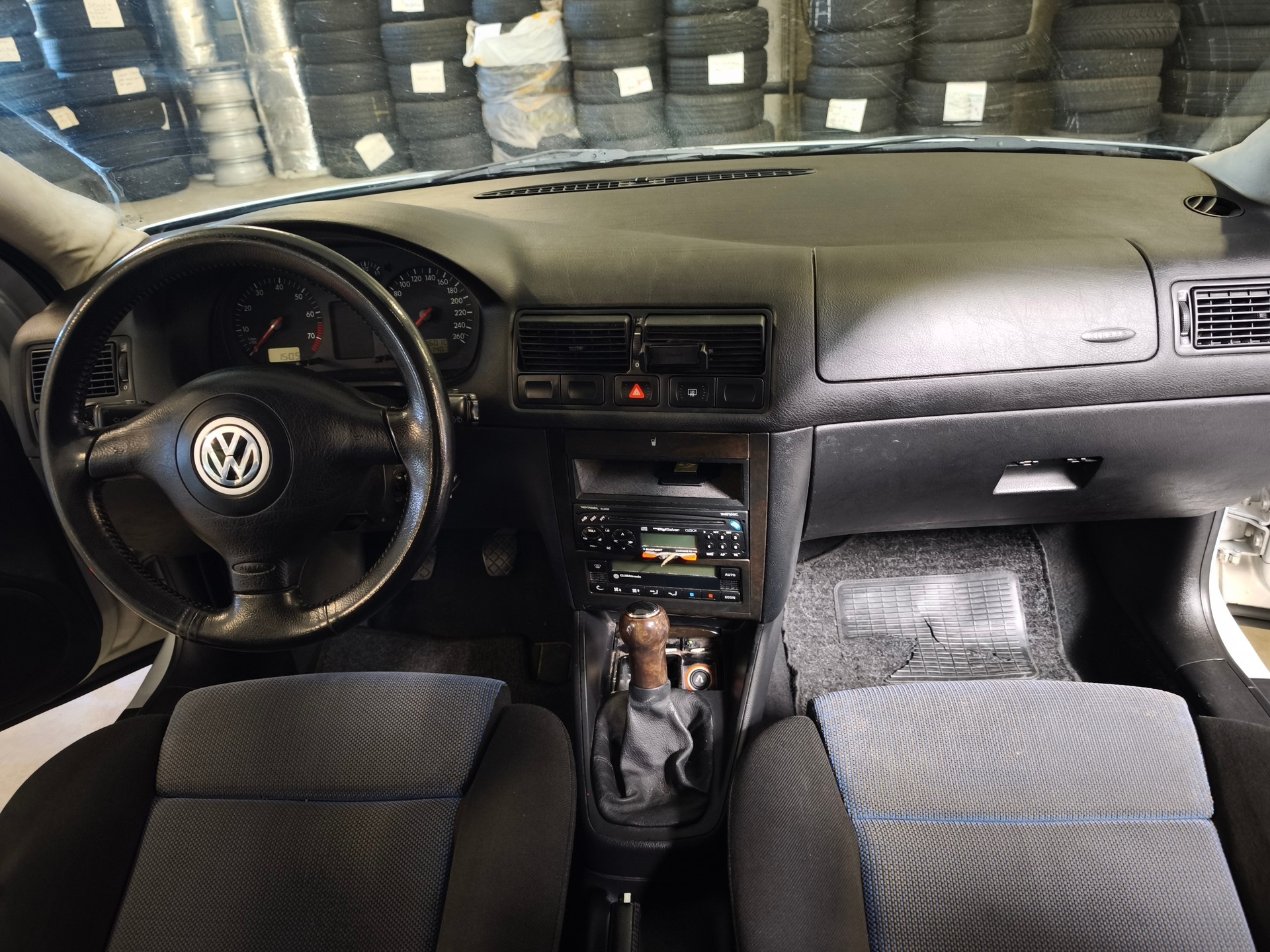 VW Golf 1.8 GTI-image-7