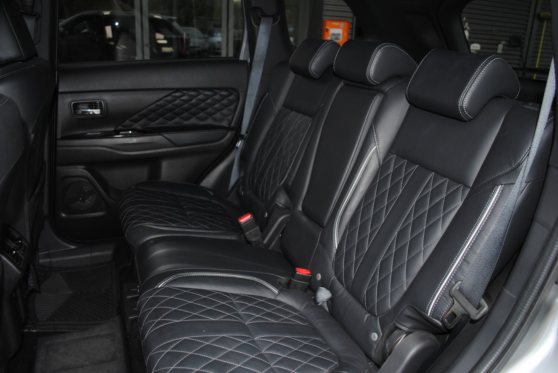 MITSUBISHI Outlander 2.4 PHEV Diamond 4WD Automatic-image-15