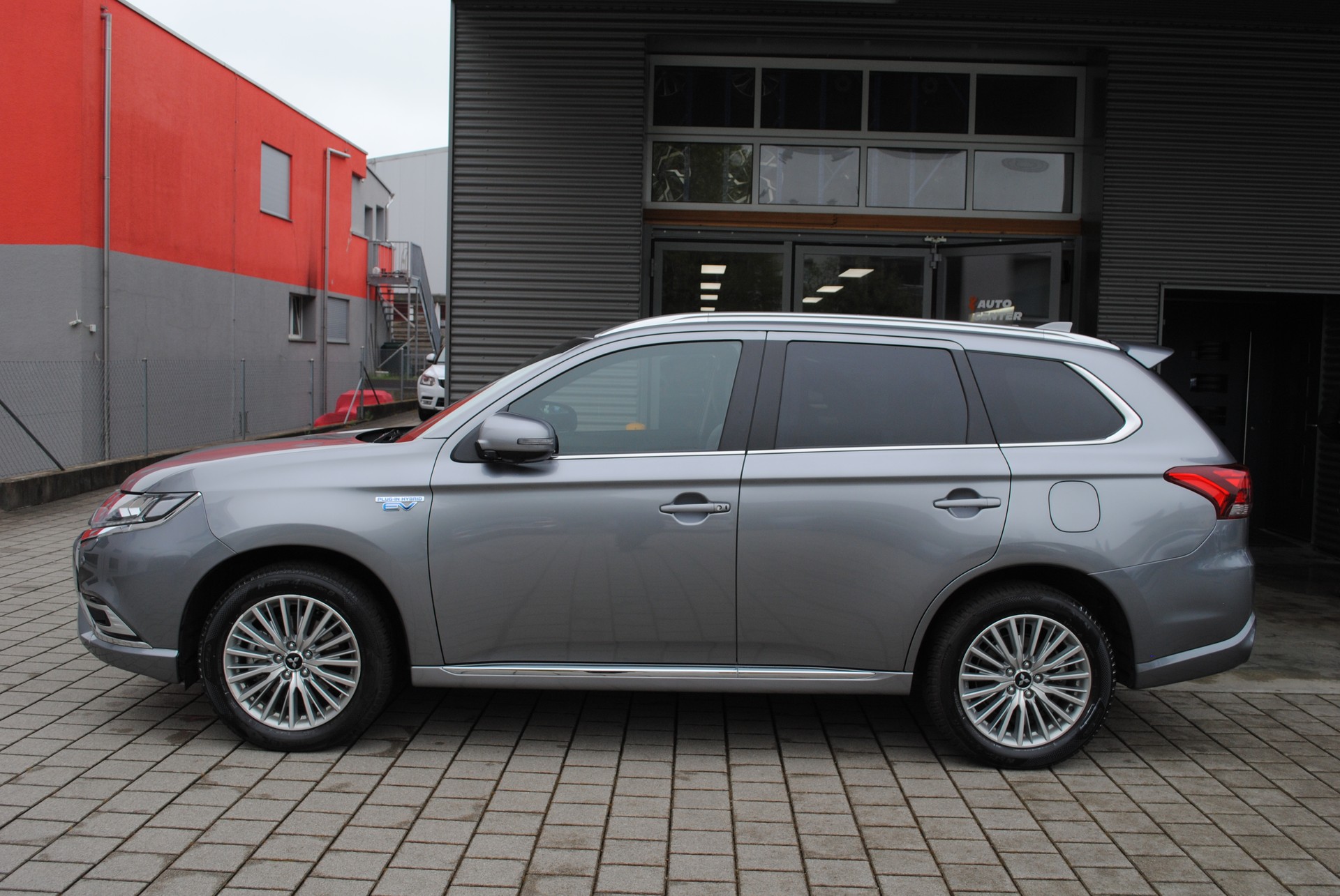 MITSUBISHI Outlander 2.4 PHEV Diamond 4WD Automatic-image-5