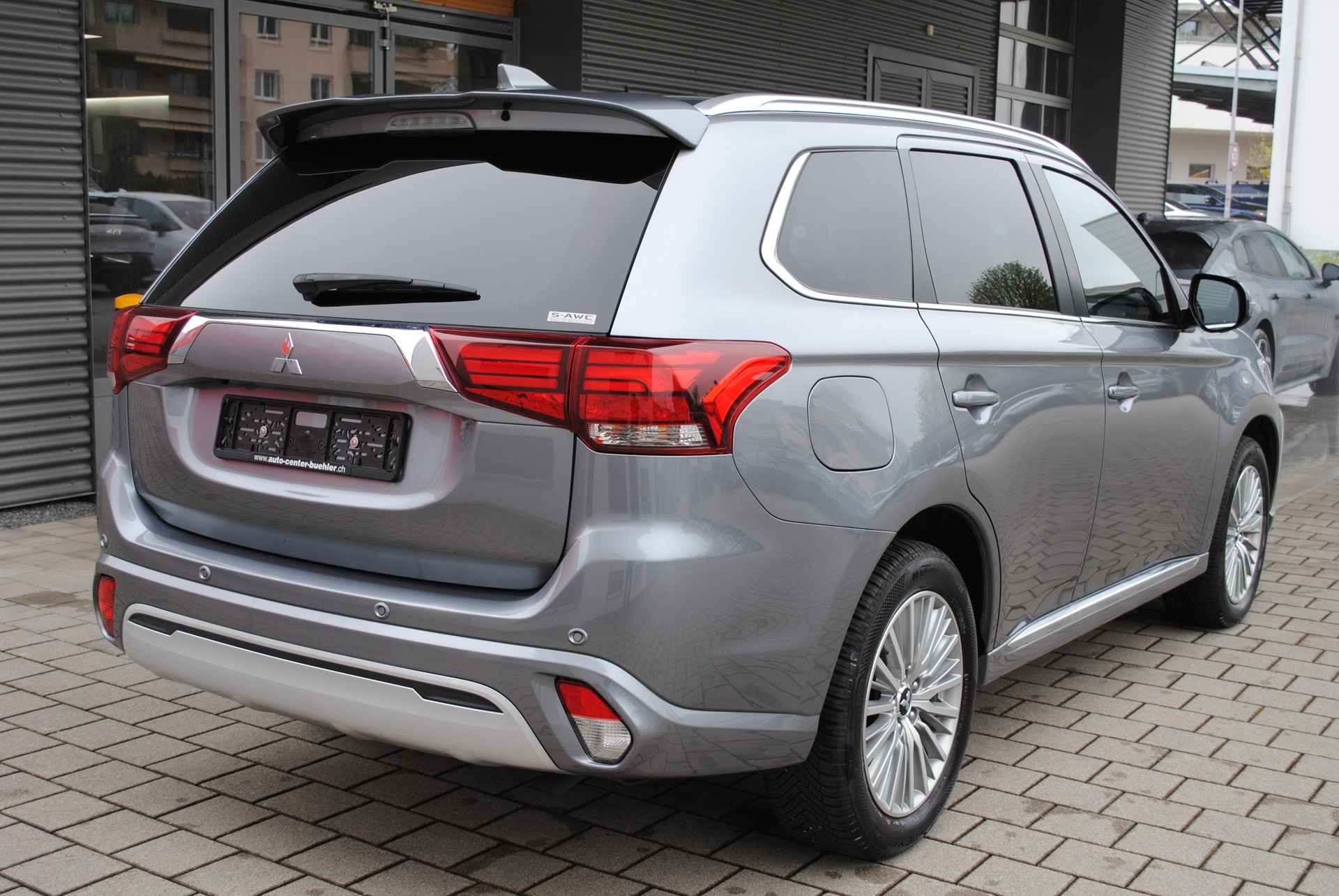 MITSUBISHI Outlander 2.4 PHEV Diamond 4WD Automatic-image-6