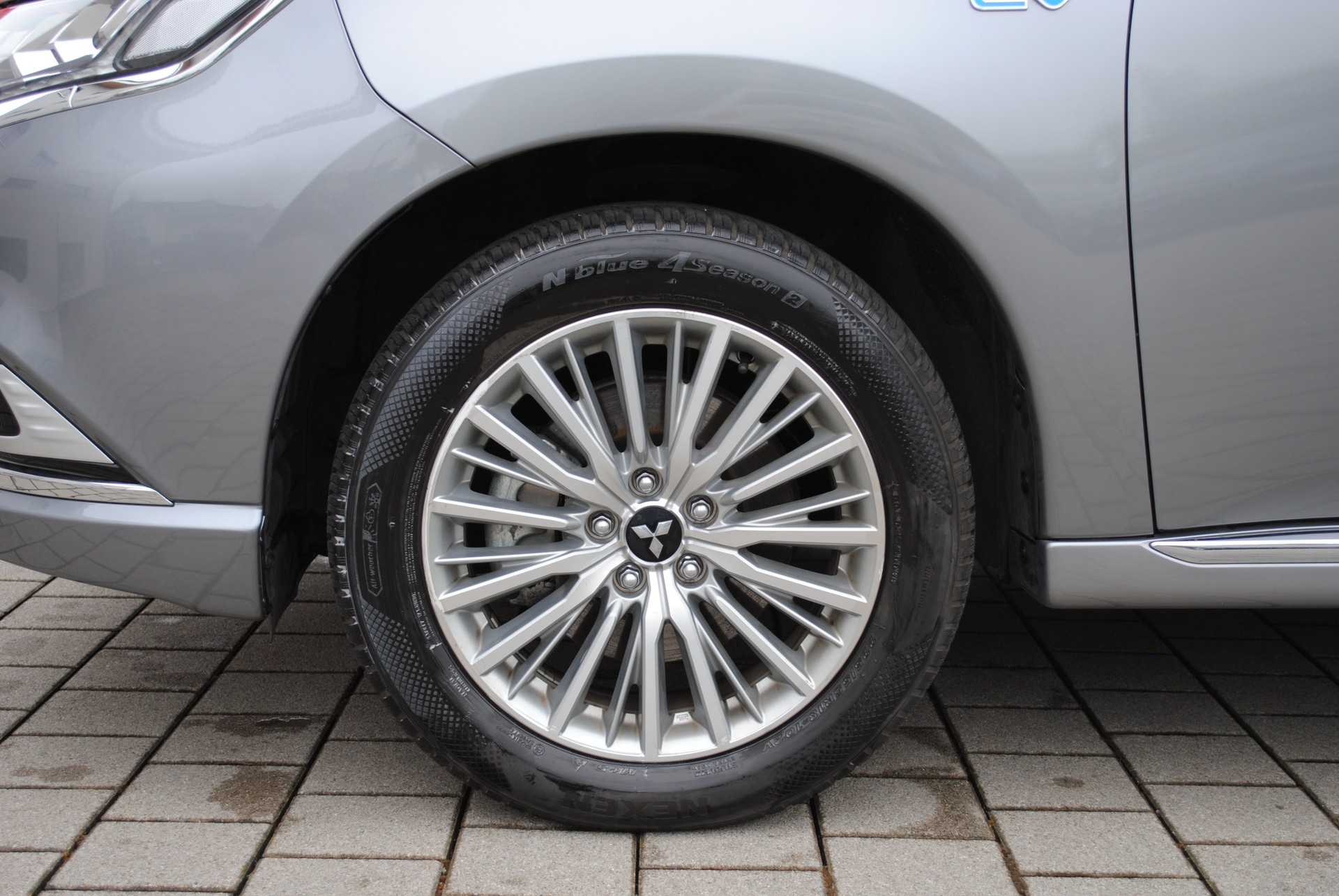 MITSUBISHI Outlander 2.4 PHEV Diamond 4WD Automatic-image-9