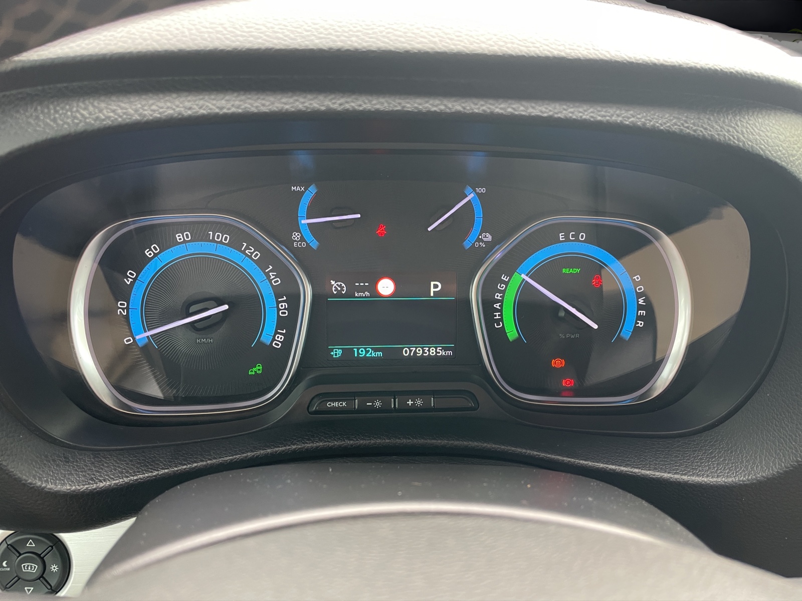 PEUGEOT eTraveller50 Allure Stand-image-13