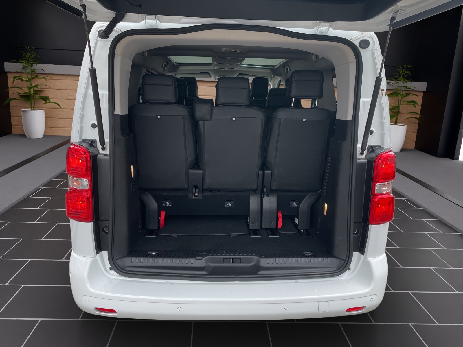 PEUGEOT eTraveller50 Allure Stand-image-8