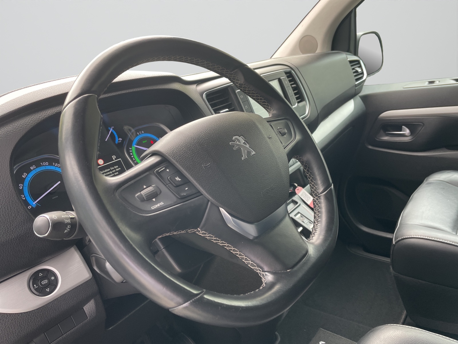 PEUGEOT eTraveller50 Allure Stand-image-12