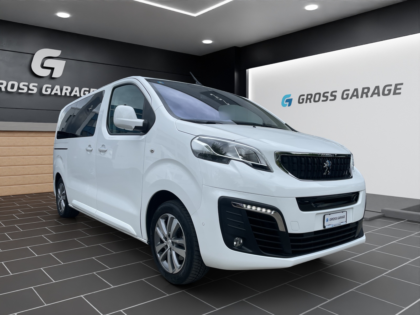 PEUGEOT eTraveller50 Allure Stand