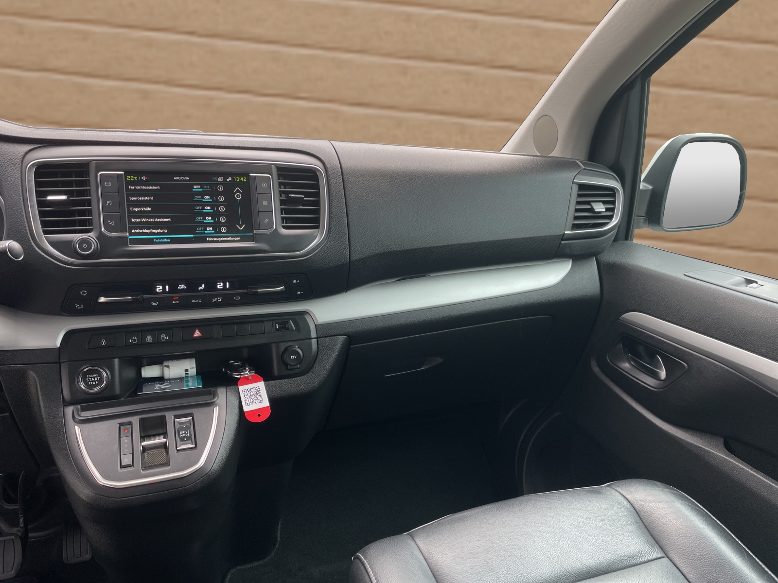 PEUGEOT eTraveller50 Allure Stand-image-6