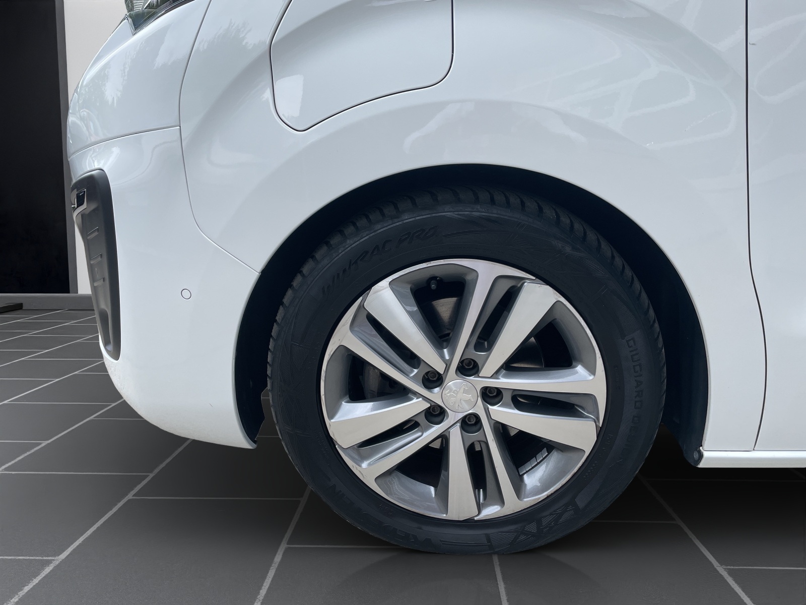 PEUGEOT eTraveller50 Allure Stand-image-9