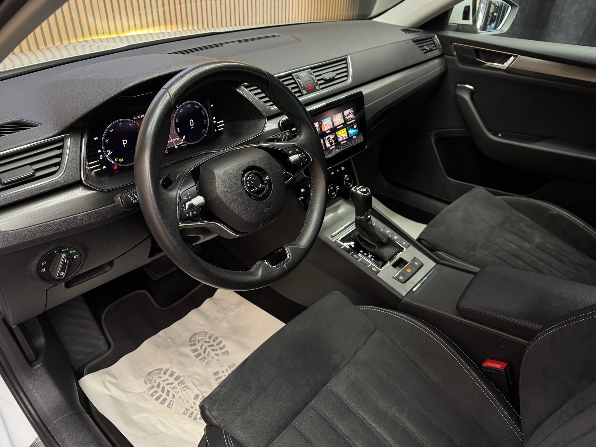 SKODA Superb Combi 2.0 TDI 200 Style 4x4 DSG | 1 Jahr Garantie | 360° Kamera | *ab CHF 199.-/ Monat*-image-8