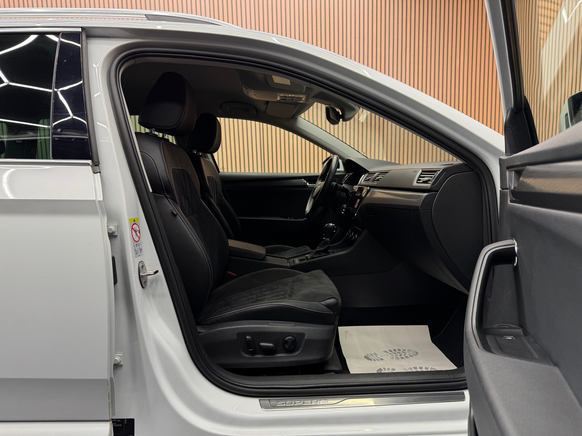 SKODA Superb Combi 2.0 TDI 200 Style 4x4 DSG | 1 Jahr Garantie | 360° Kamera | *ab CHF 199.-/ Monat*-image-11