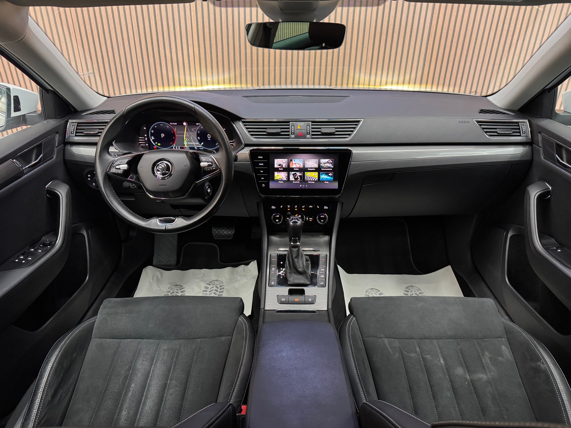 SKODA Superb Combi 2.0 TDI 200 Style 4x4 DSG | 1 Jahr Garantie | 360° Kamera | *ab CHF 199.-/ Monat*-image-12
