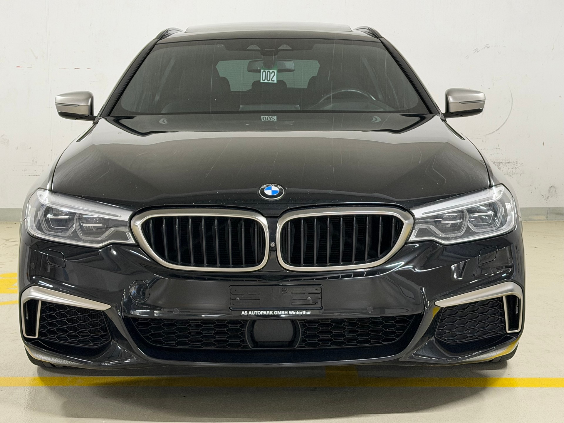 BMW M550d xDrive Touring Steptronic-showroom-element-1