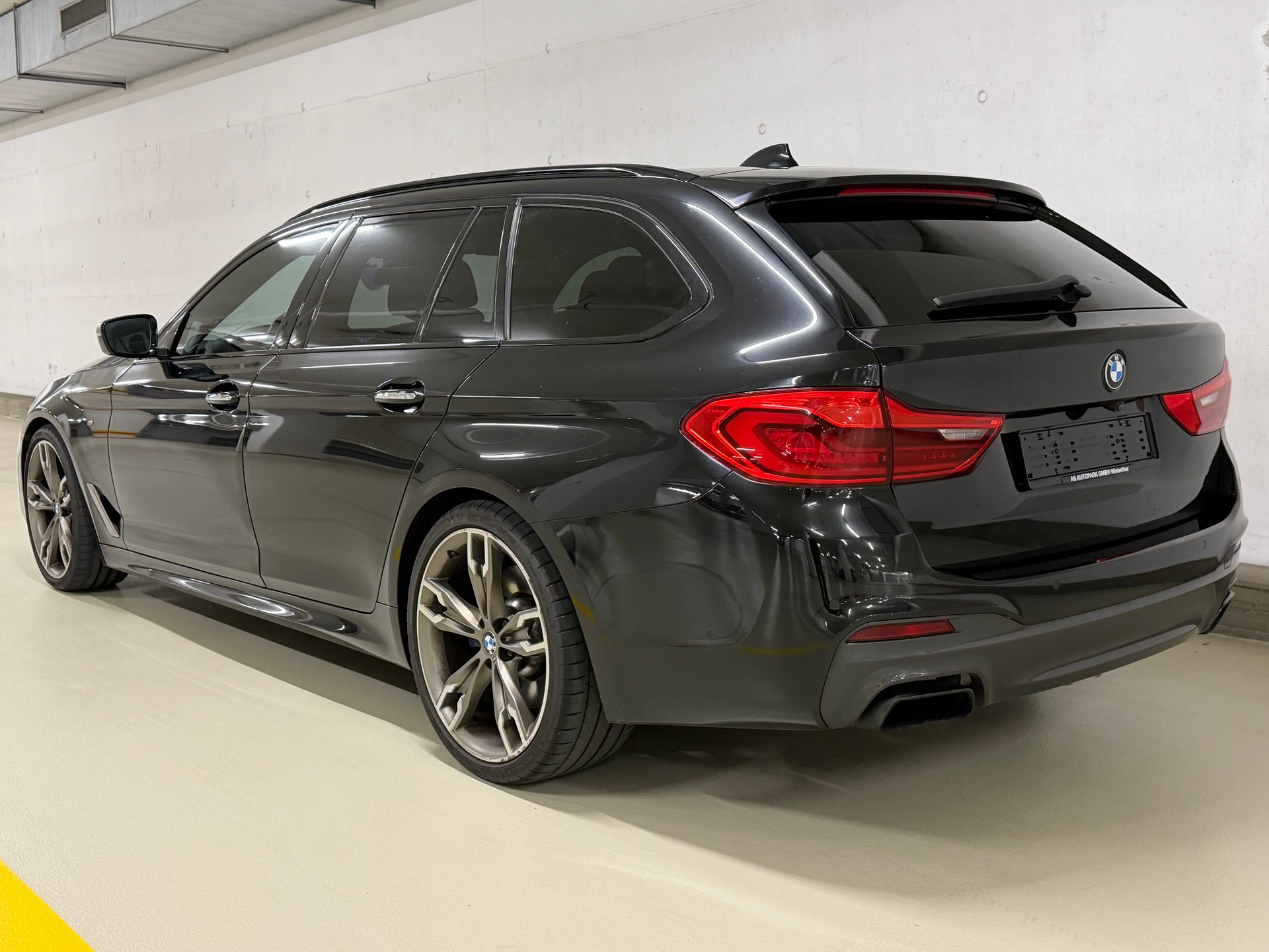 BMW M550d xDrive Touring Steptronic-image-6