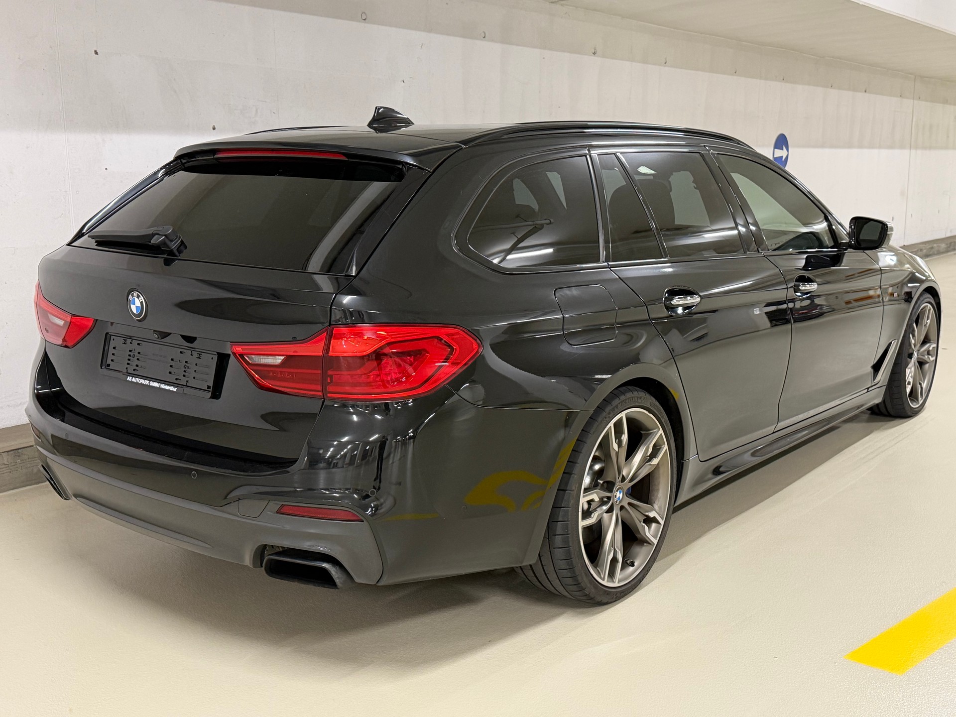 BMW M550d xDrive Touring Steptronic-image-4