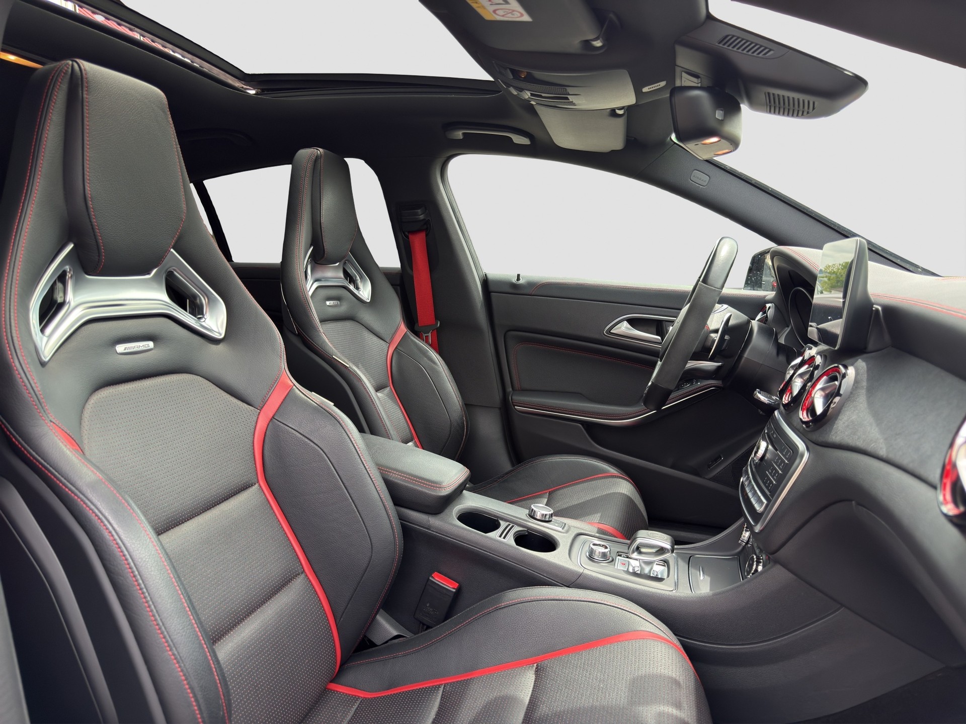 MERCEDES-BENZ CLA Shooting Brake 45 AMG 4Matic Speedshift-image-12
